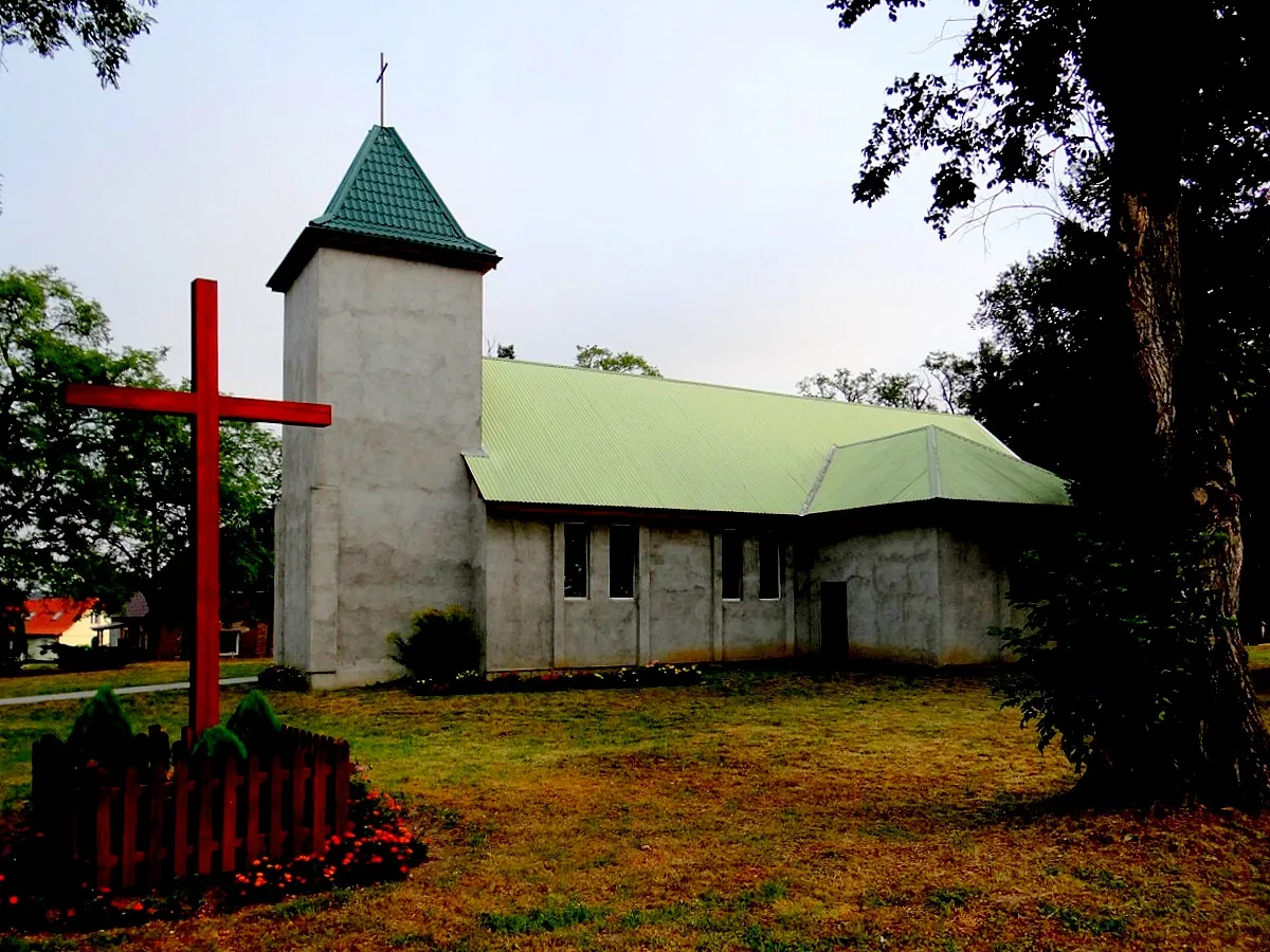 Photo showing: Starków. Współczesny kościół na miejscu gotyckiego z XV w.