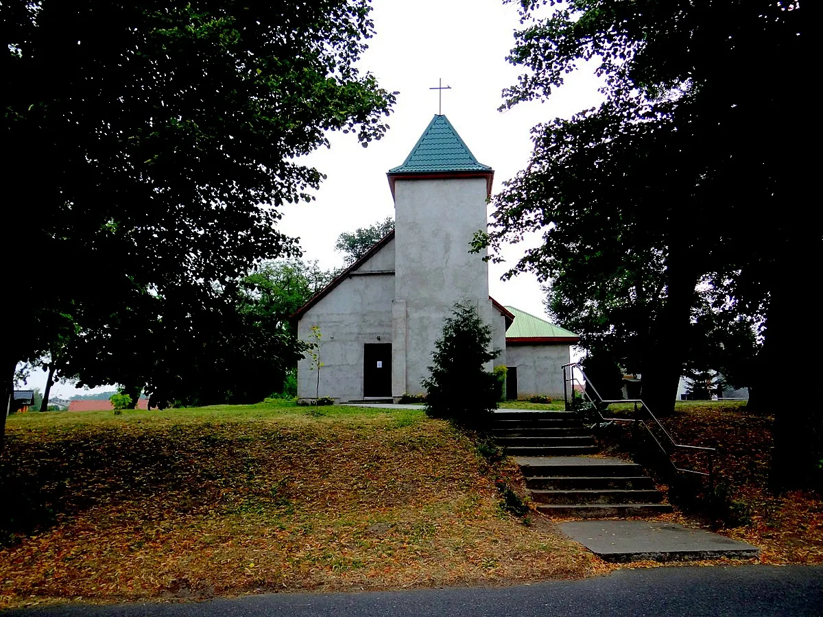 Photo showing: Starków. Współczesny kościół na miejscu gotyckiego z XV w.