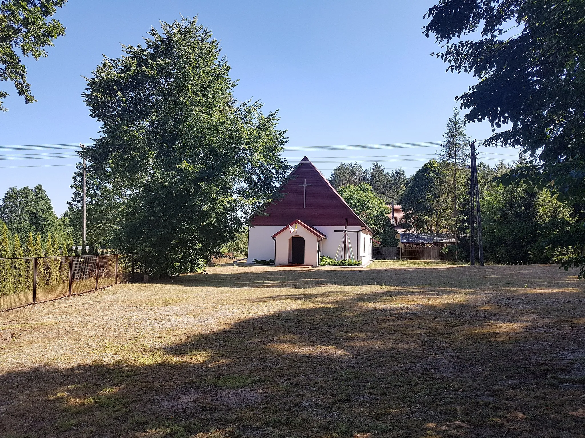 Photo showing: Kaplica pw. Matki Boskiej Częstochowskiej należąca do rzymskokatolickiej parafii pw. Św. Wojciecha Bp Męczennika w Trzcielu