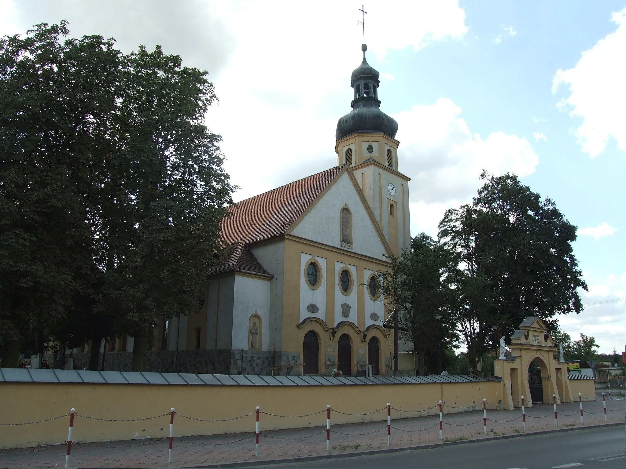 Photo showing: The church in the village of Siedlec near Wolsztyn, Poland