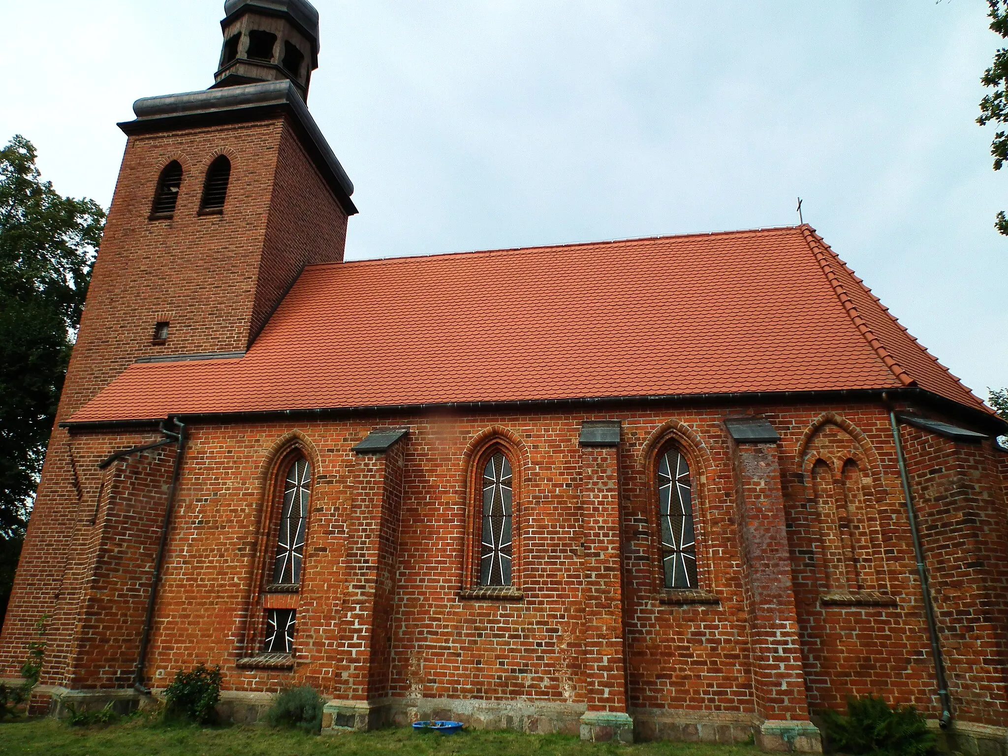 Photo showing: Kościół pw. Narodzenia Najświętszej Marii Panny w Ostrowie k/Sulęcina.