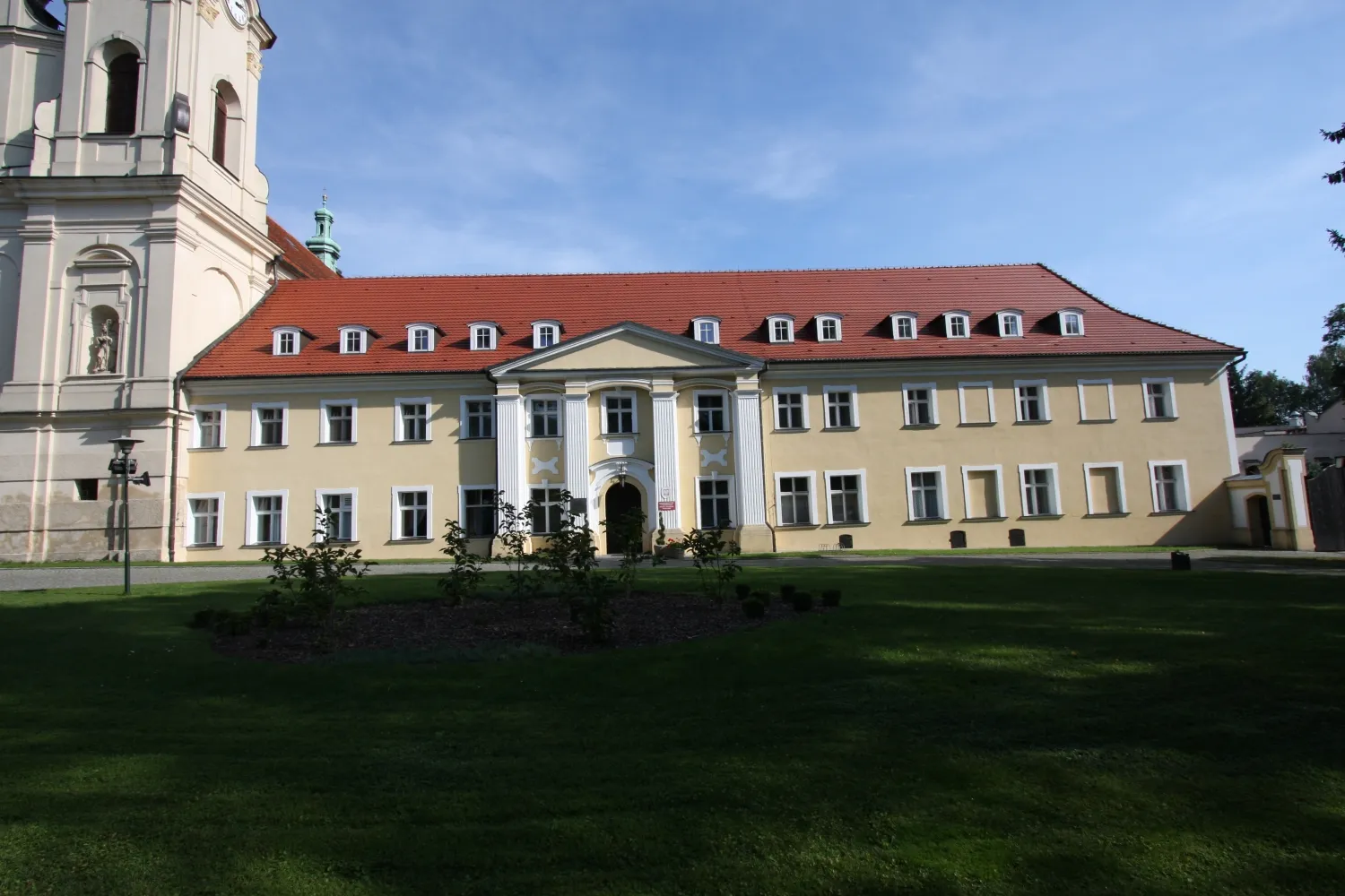 Photo showing: Obra, klasztor, w zespole klasztornym cystersów, ob. misjonarzy oblatów, mur., 1618, 1753-1755, 1920