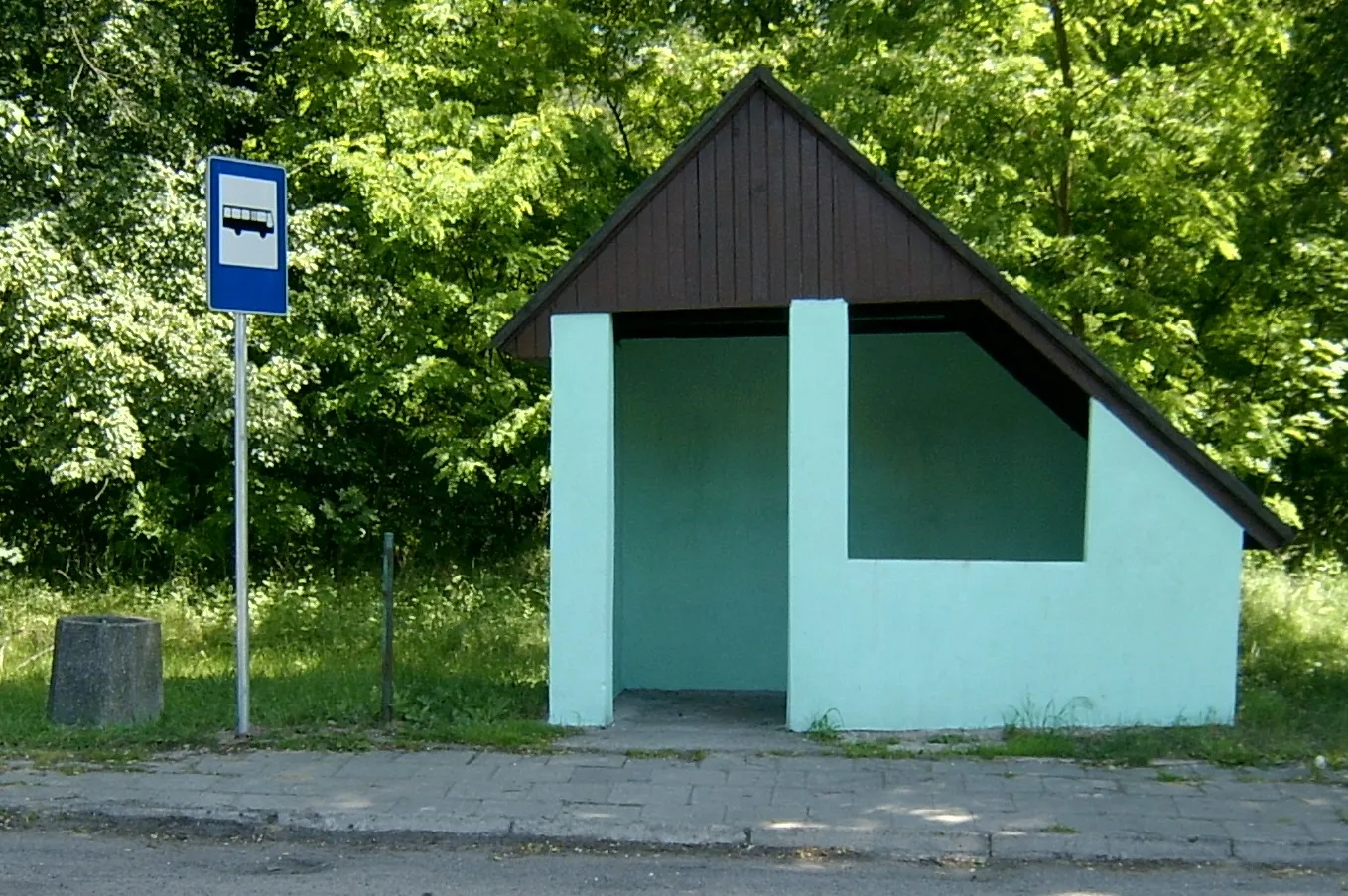 Photo showing: Buswartehäuschen in Nowe_Biskupice in Polen.