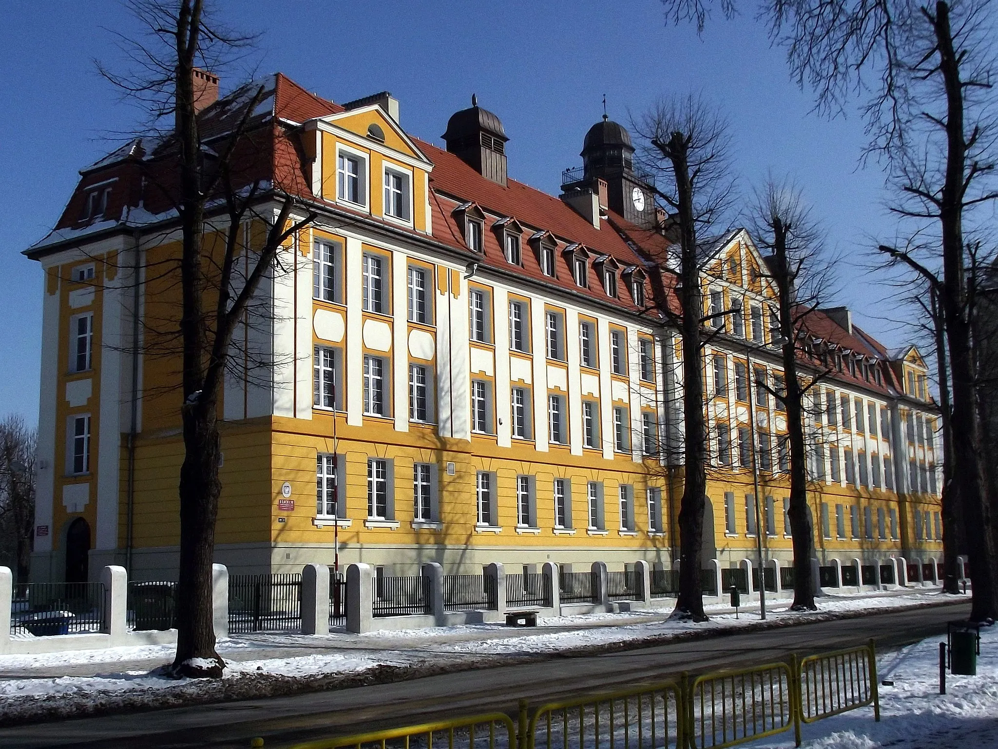Photo showing: Budynek Liceum Ogólnokształcącego i Gimnazjum nr 1 w Międzyrzeczu, projekt Zillmannów