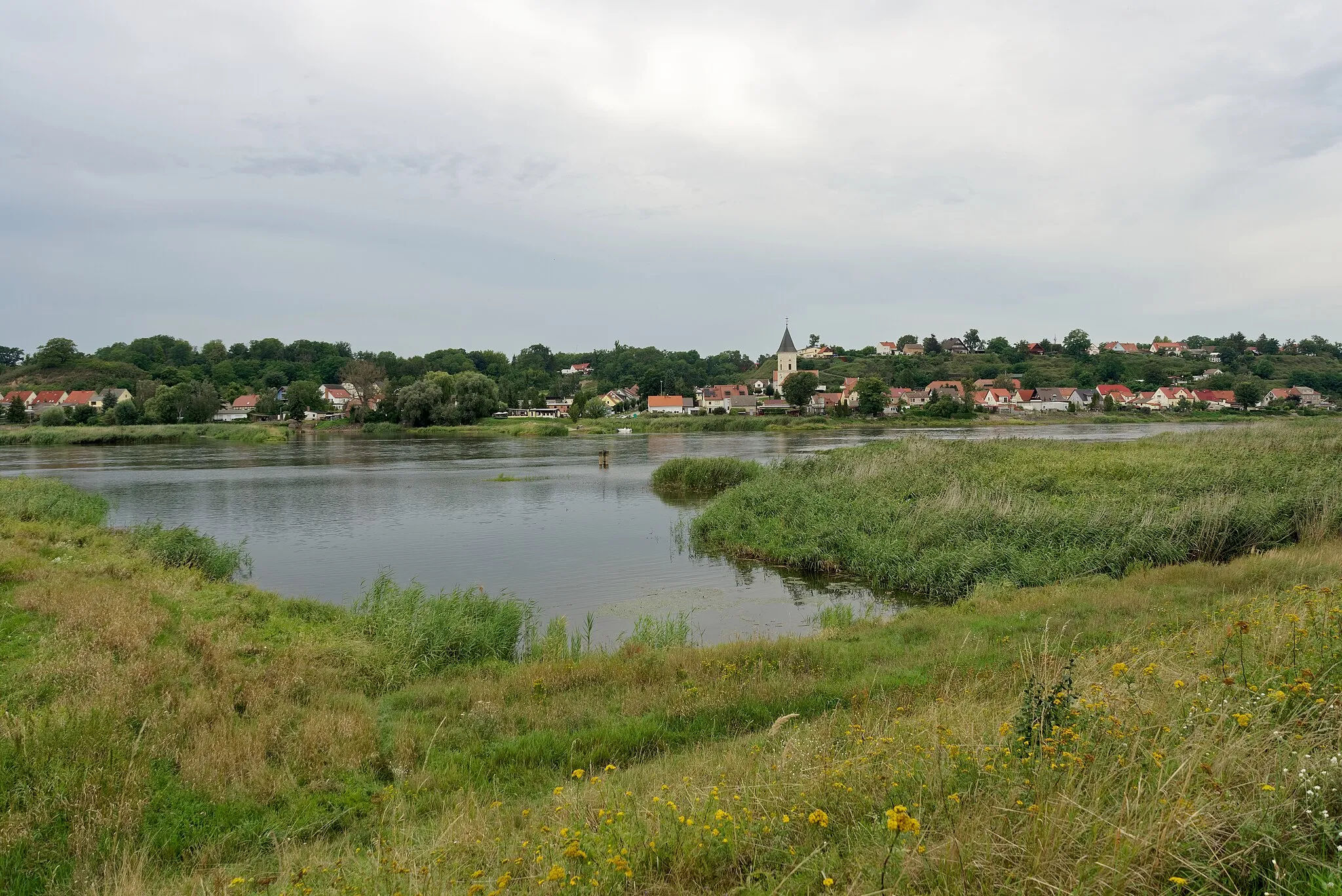 Photo showing: View of Lebus from the Polish bank of the Oder River