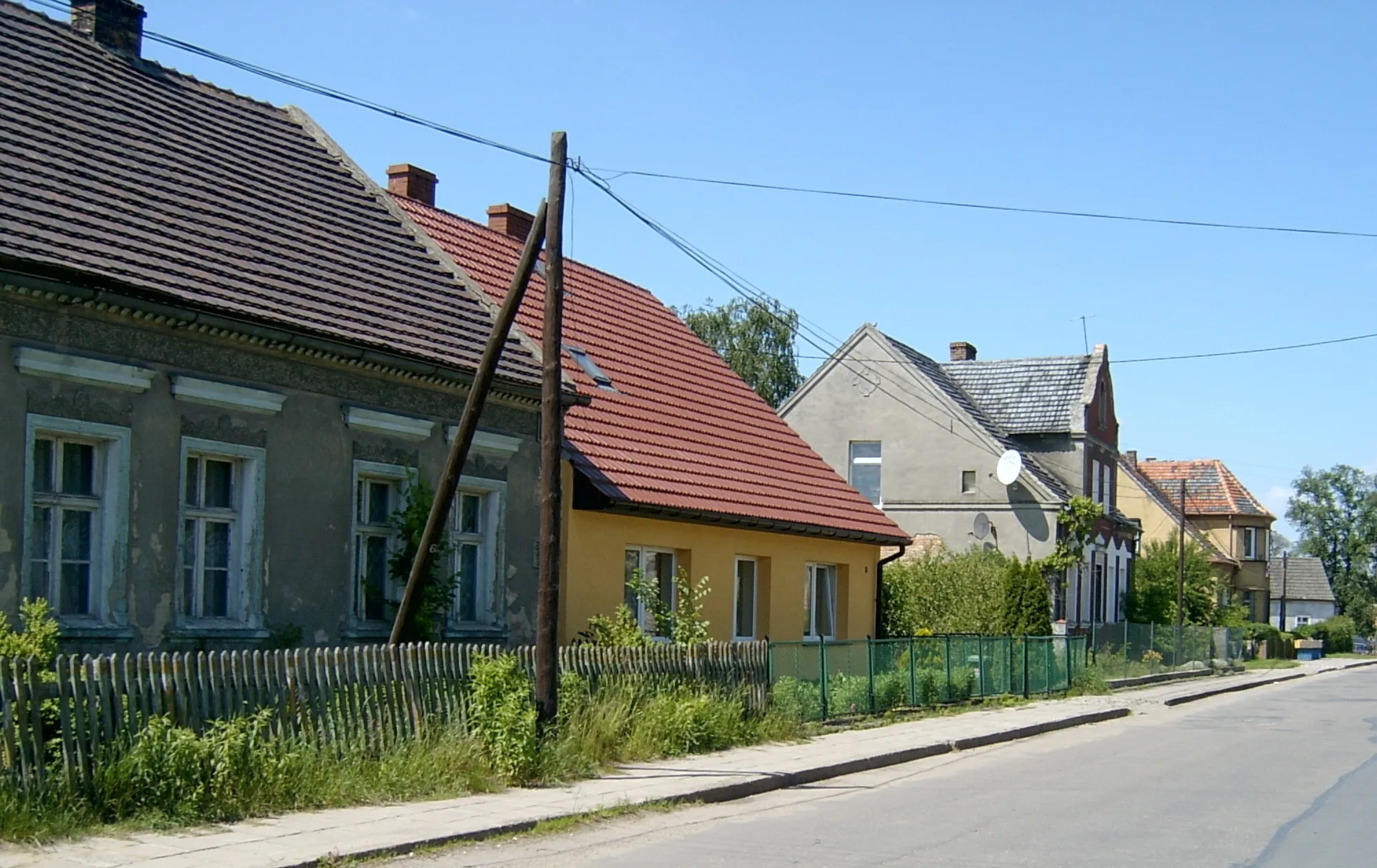 Photo showing: Kunowice in Poland, buildings in Dworcow street.