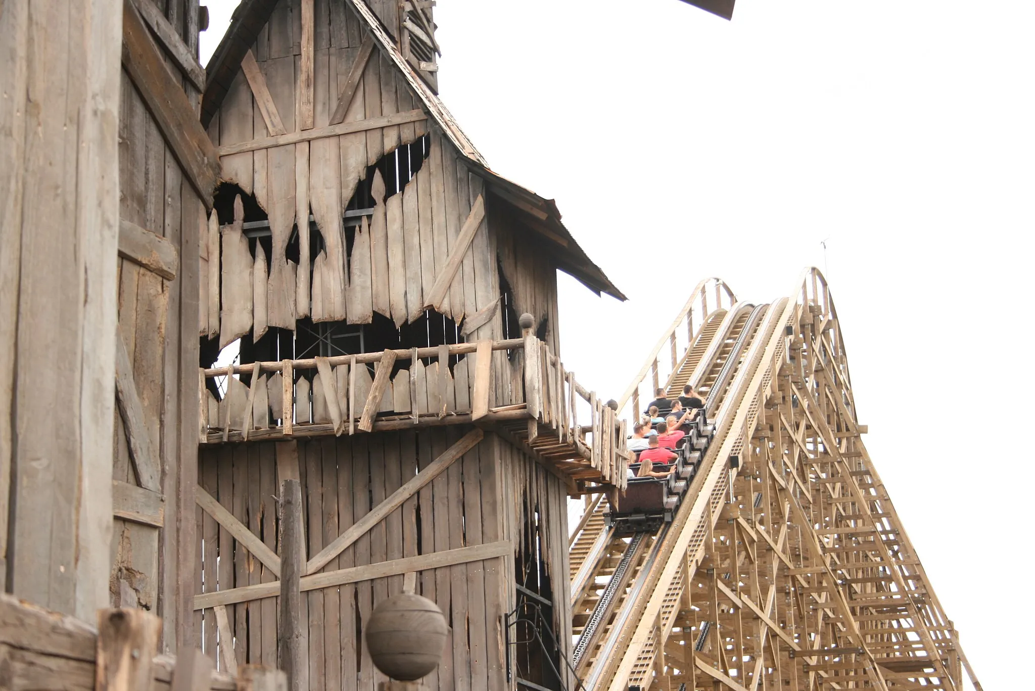 Photo showing: Roller coaster "Wilkołak" in Majaland Kownaty. August 2019