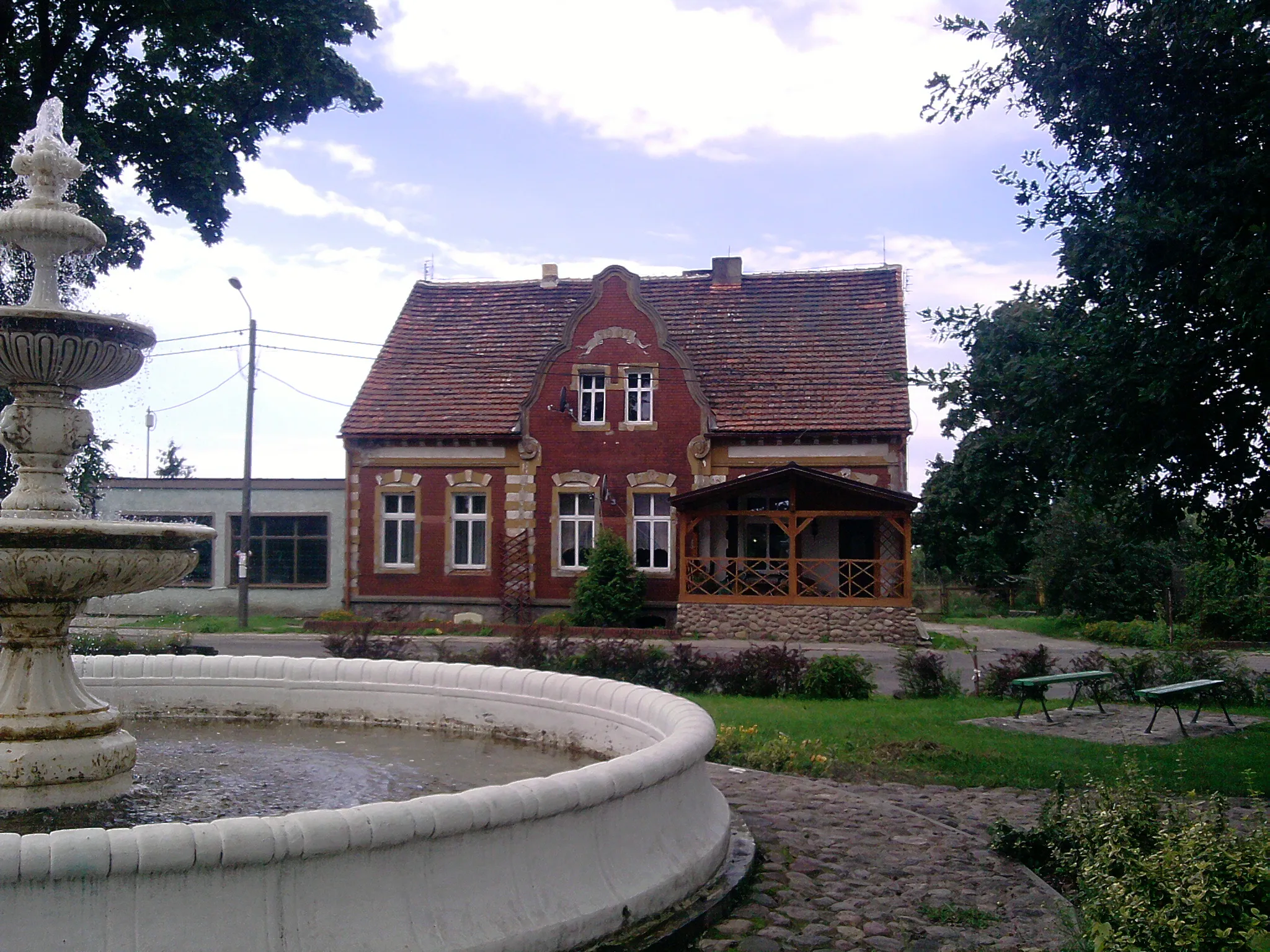 Photo showing: Jeden z najstarszych budynków w Kowalowie