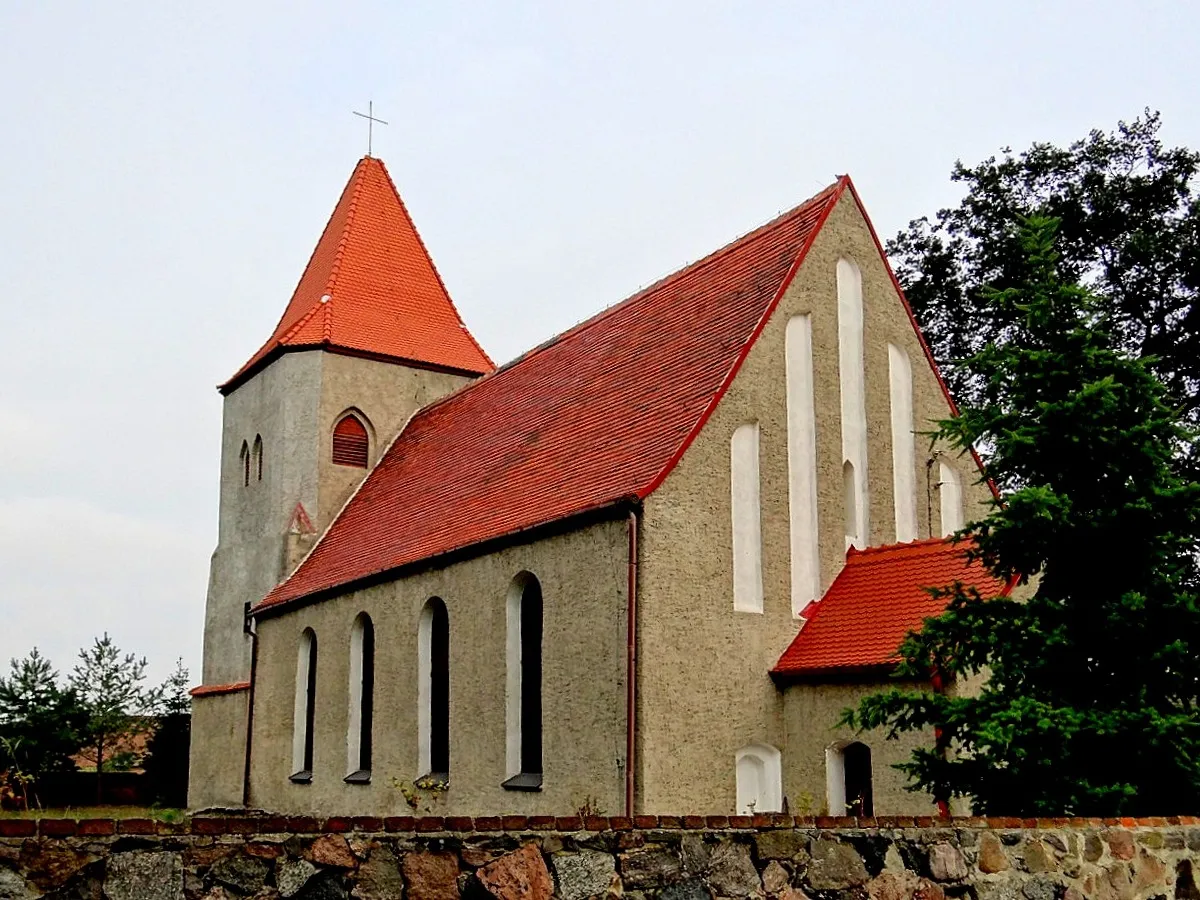 Photo showing: Golice. Kościół Podwyższenia Krzyża Świętego XV w.