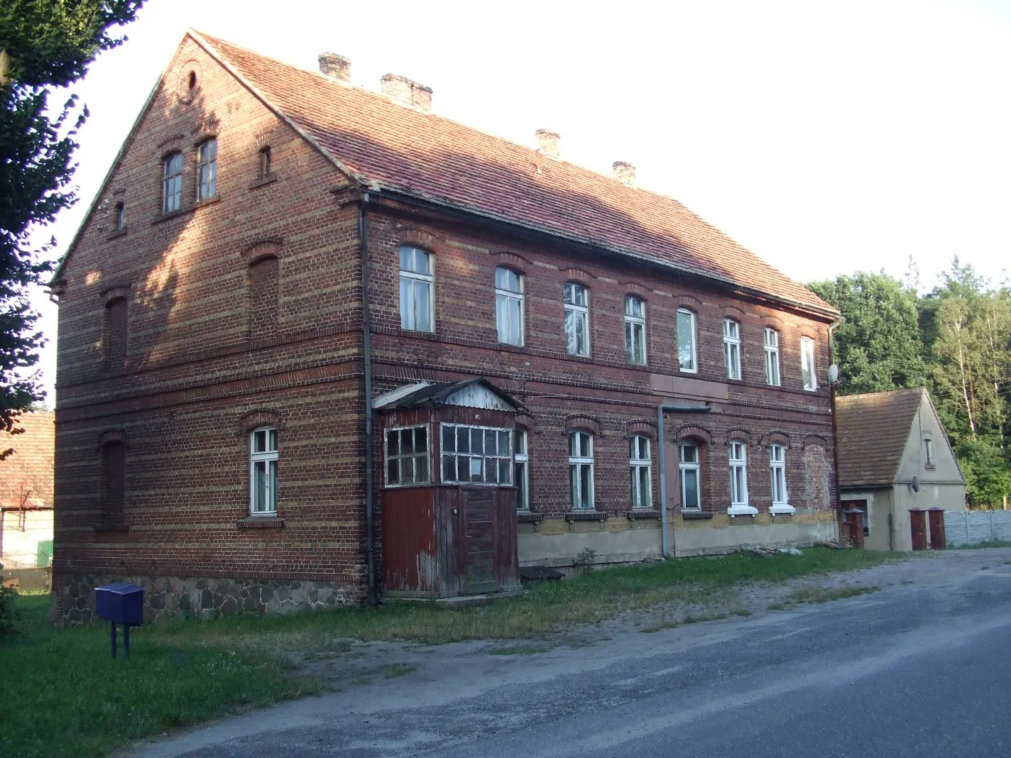 Photo showing: Zabudowa przylegającej do wsi Bucze koloni Stacja Bucze