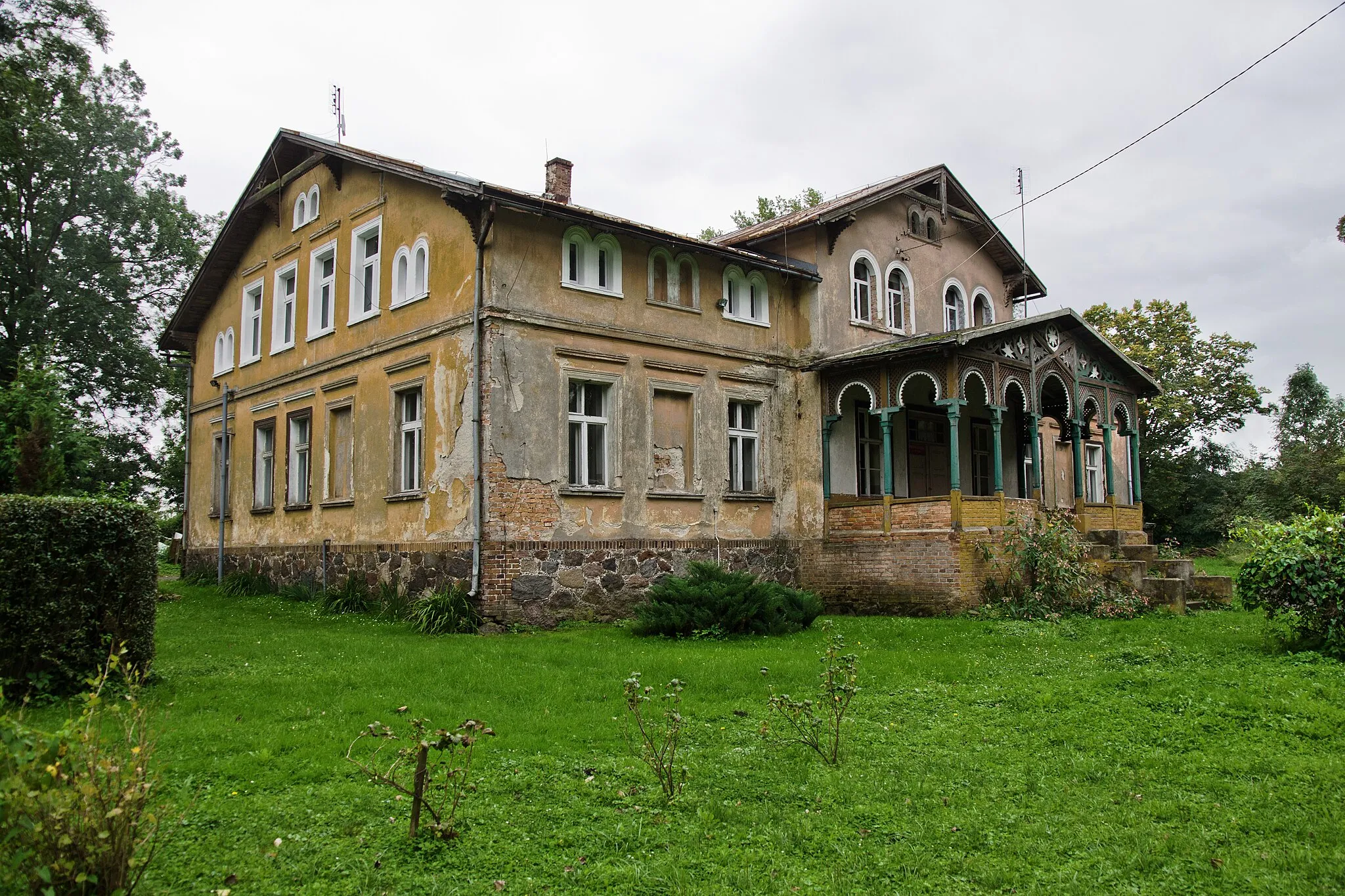 Photo showing: Szyba - jeden z budynków