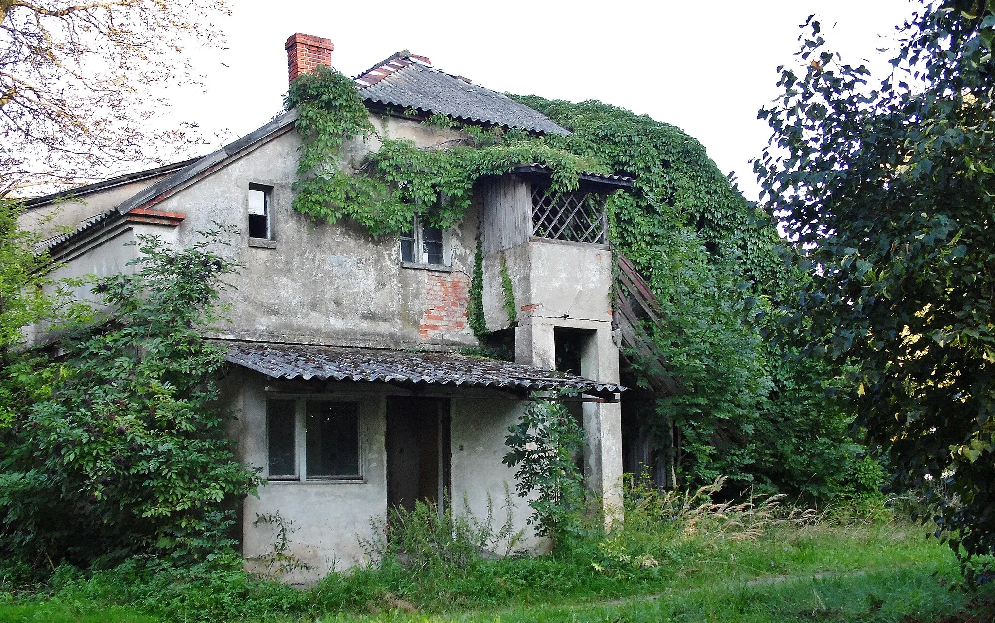 Photo showing: Farm team of the late nineteenth century, stable (staff housing) - Strzyżewice / Leszno district / province. Greater Poland / Poland