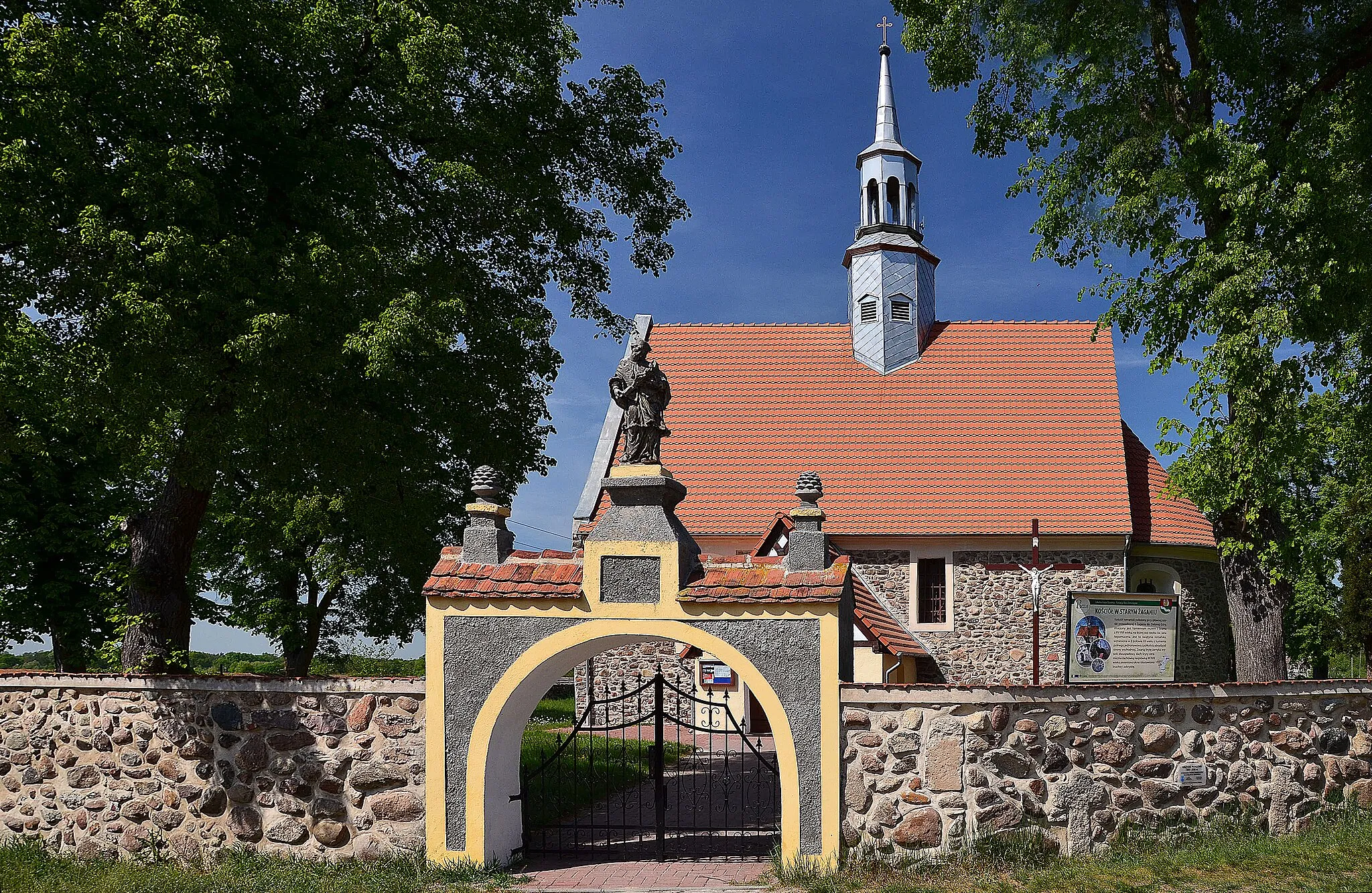 Photo showing: The Romanesque church of Our Lady Queen of Poland. Stary Żagań. Poland.