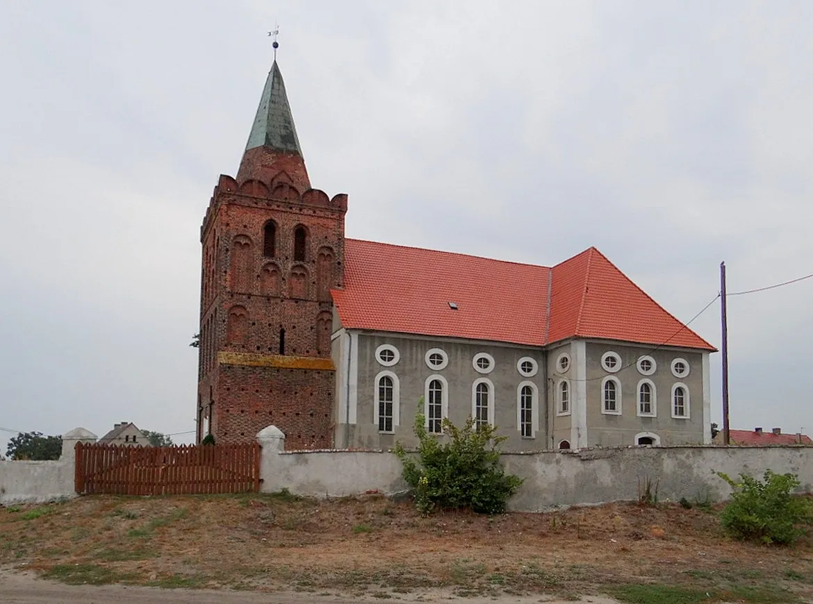 Photo showing: Starosiedle - Dawny kościół ewangelicki, obecnie rzym.-kat. p.w. św. Jana od Krzyża