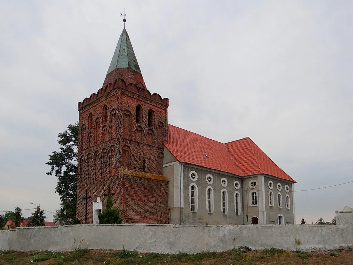 Photo showing: Starosiedle - Dawny kościół ewangelicki, obecnie rzym.-kat. p.w. św. Jana od Krzyża