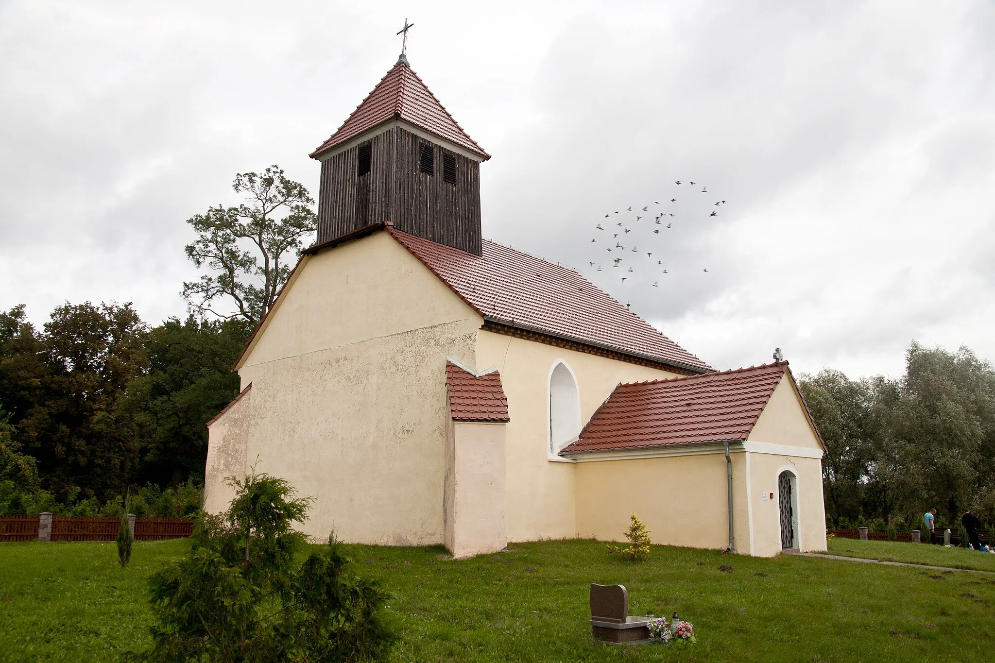 Photo showing: Popęszyce - kościół filialny p.w. św. Michała Archanioła, mur., XIV, XV, XVI, 1850 (zabytek nr 1907 z 19.04.1971)