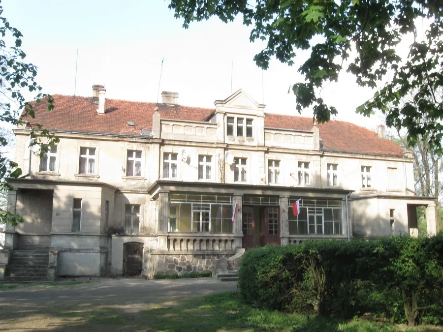 Photo showing: Niechłód - dwór z 1907 r. (zabytek nr rejestr. 513/Wlkp/A)