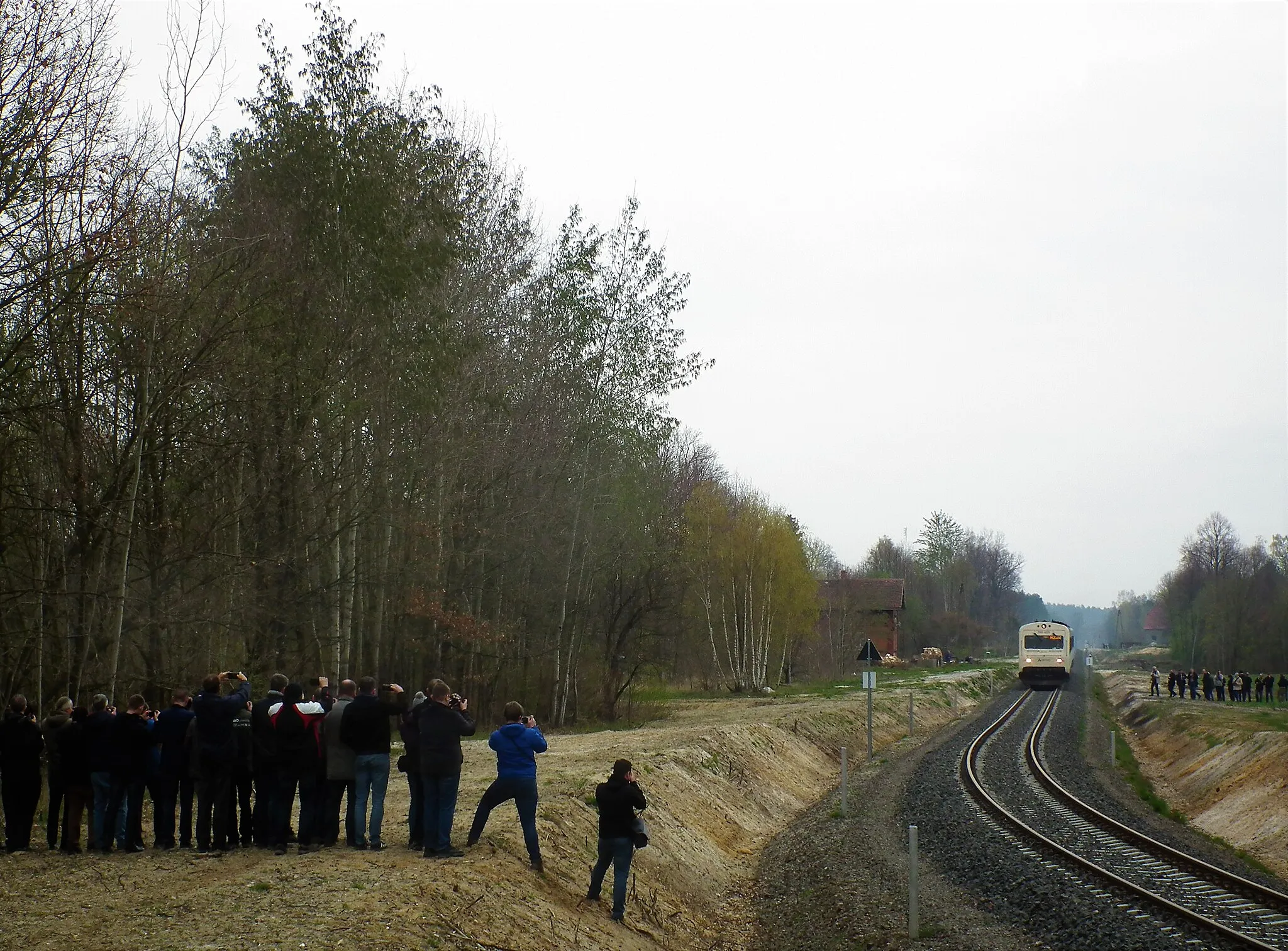 Photo showing: MRD 4255 z Arrivy RP na imprezie kolejowej Lubuskie Zakamarki w dniu 13.4.2019r. Trasa: Poznań Gł. - Zbąszynek ZKb - Zielona Góra Gł. - Żary - Jankowa Żagańska - Przewóz - Jankowa Żag. - Żary - Żagań - Niegosławice - Głogów Zielona Góra Gł. - Zbąszynek - Poznań Gł. Fotostop: Mirostowice Górne.