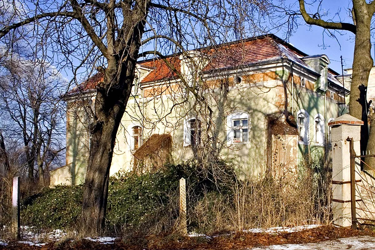 Photo showing: Miłaków - dwór z XVII wieku.