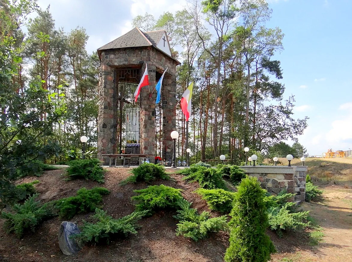 Photo showing: Dychów - Monumentalna Kapliczka Maryjna