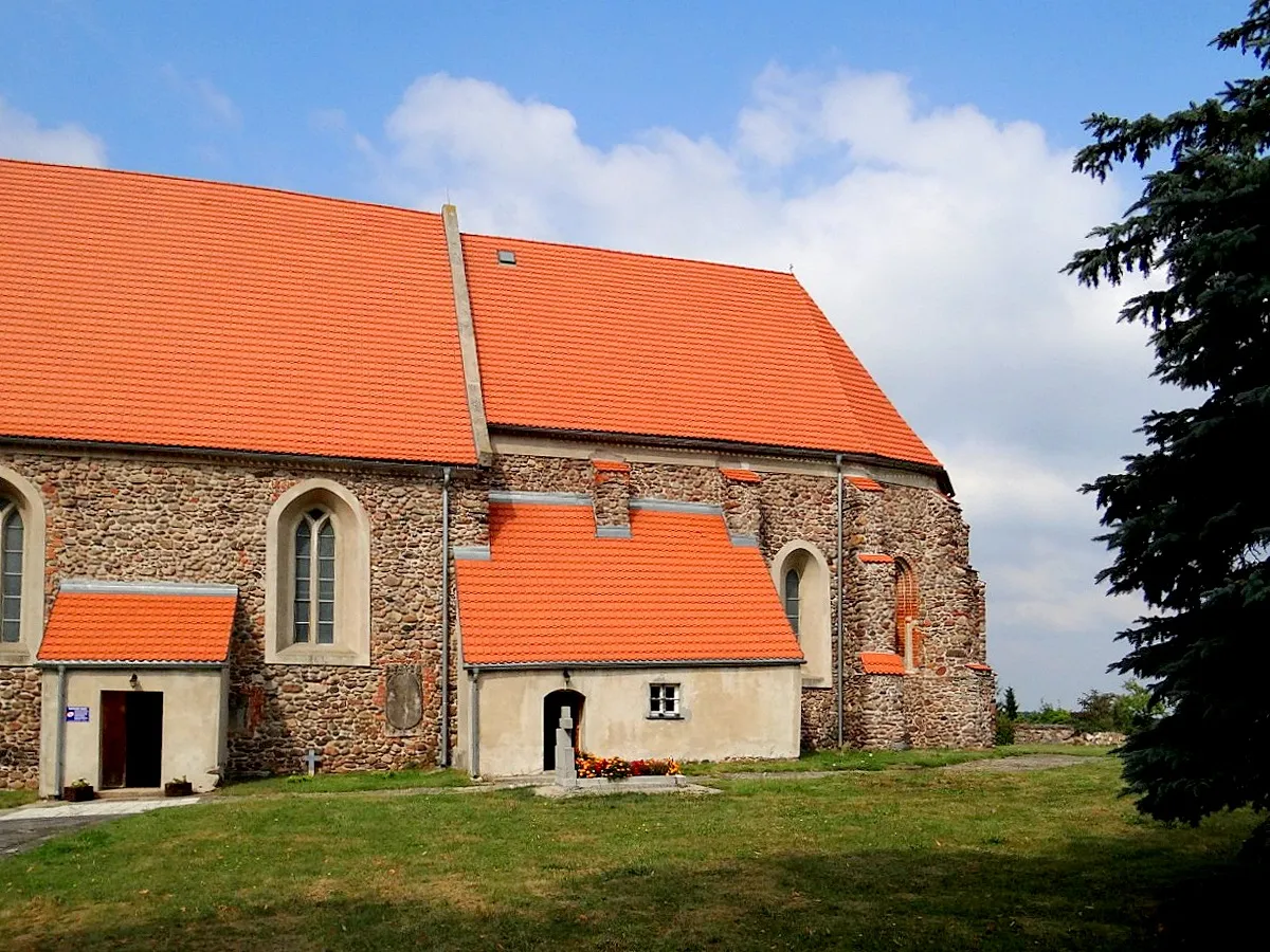 Photo showing: Drożków - Wczesnogotycki kościół