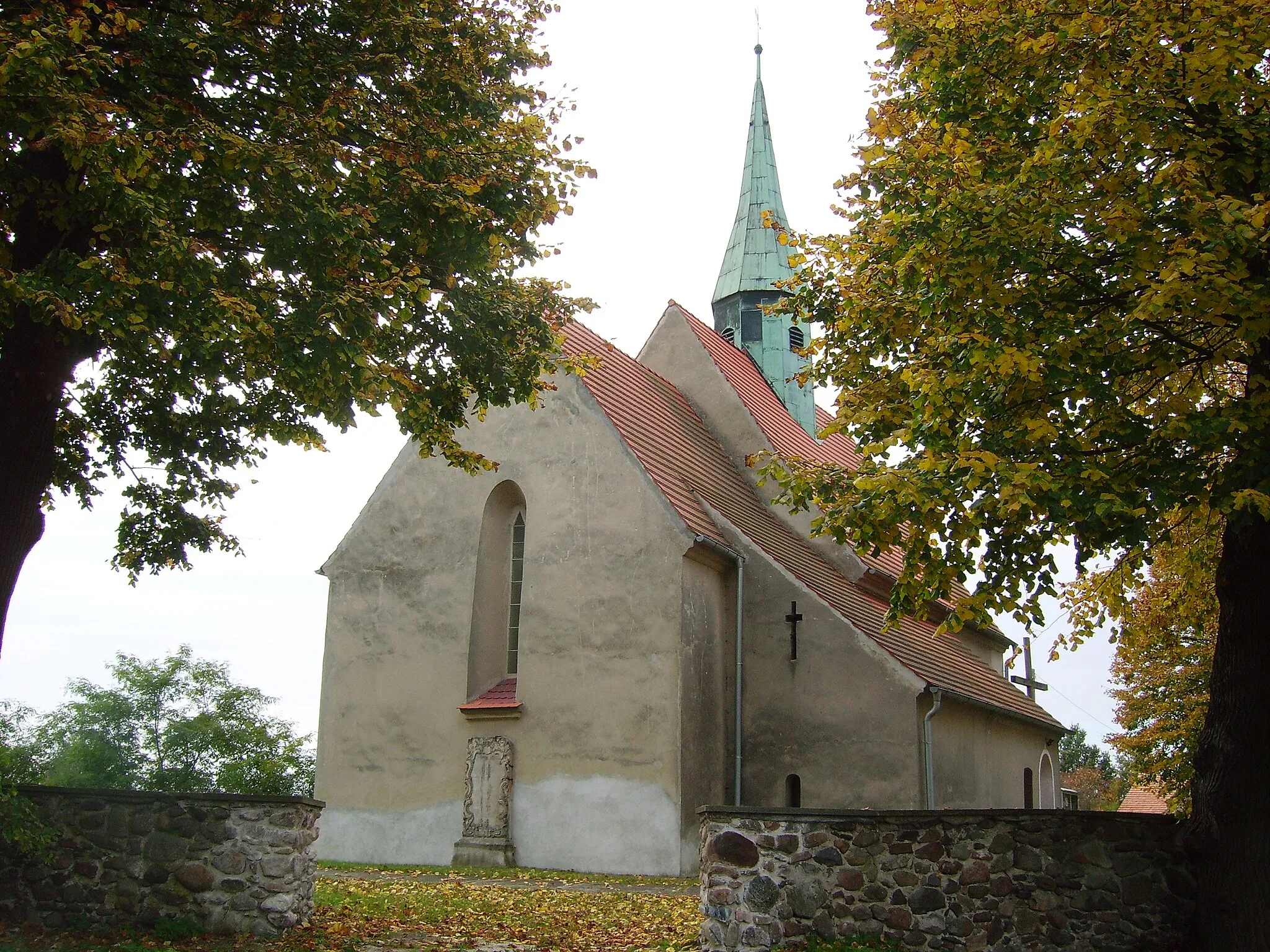 Photo showing: Chrobrów - kościół filialny pod wezwaniem św. Augustyna, z połowy XIII wieku, XIV wieku, XVIII wieku/XIX wieku
