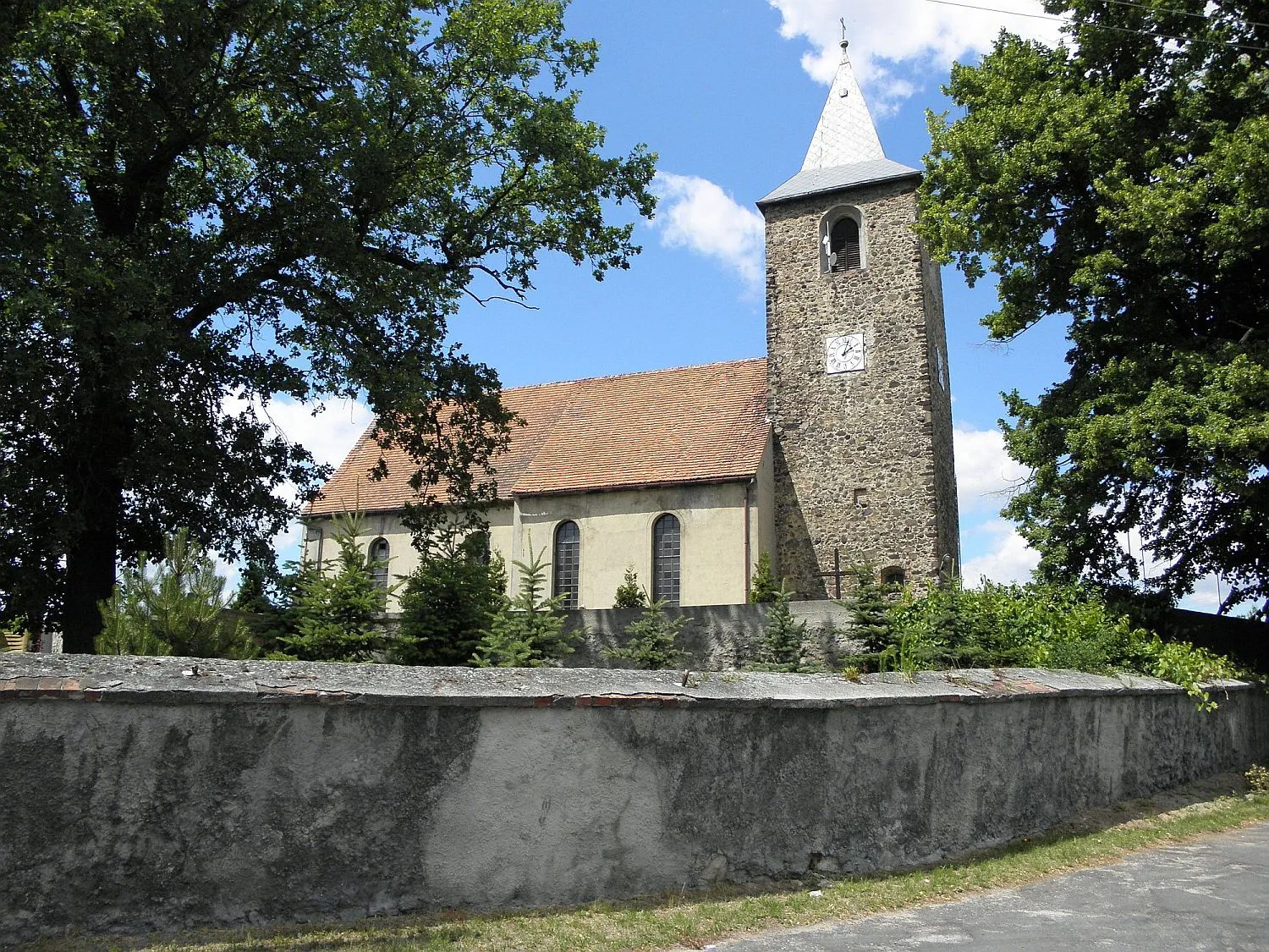 Photo showing: Lipinki Łużyckie - kościół parafialny św. Antoniego Padewskiego (zabytek nr rejestr. 346)