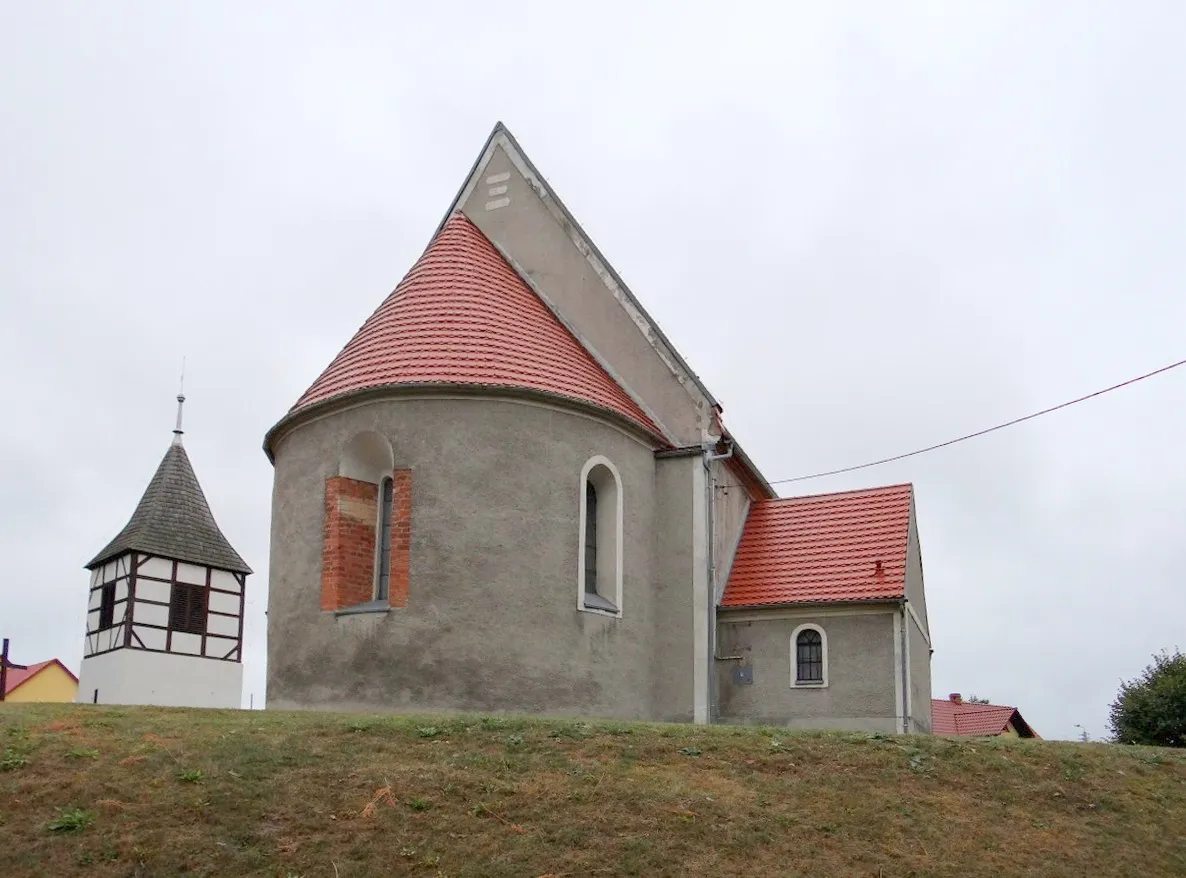 Photo showing: Biedrzychowice Dolne - Kościół z romańskim rodowodem