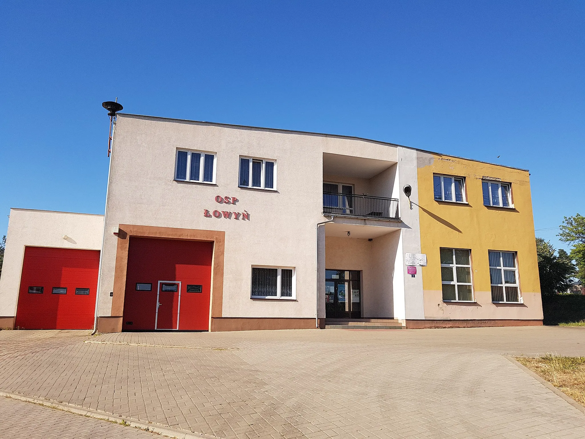 Photo showing: Ochotnicza Straż Pożarna w Łowyniu raz biblioteka publiczna