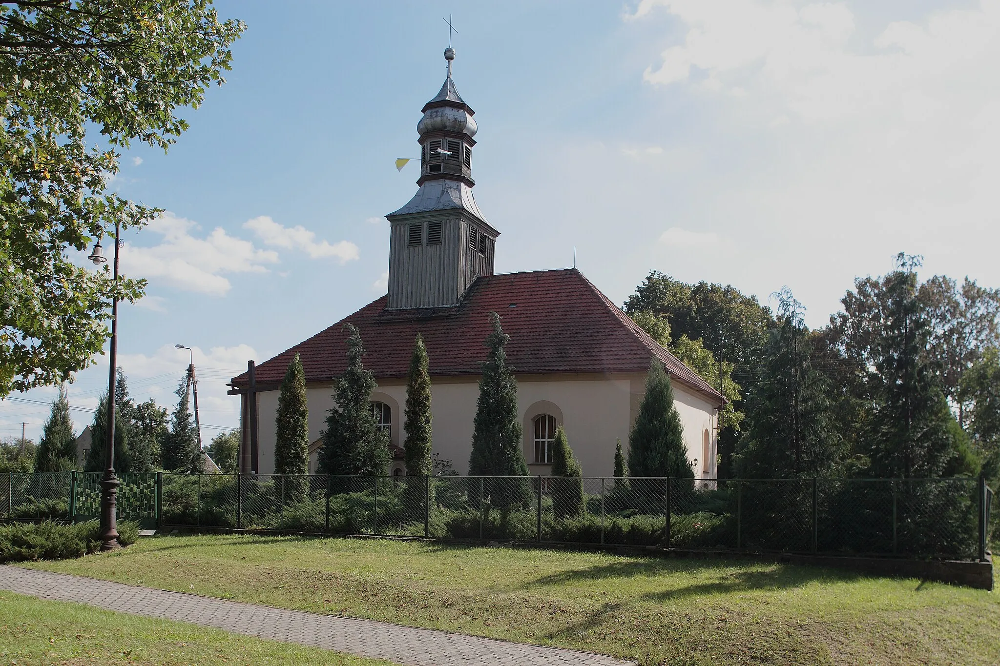 Photo showing: Jarnatów - the church