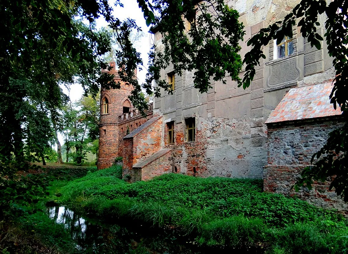 Photo showing: Broniszów. Dwór.