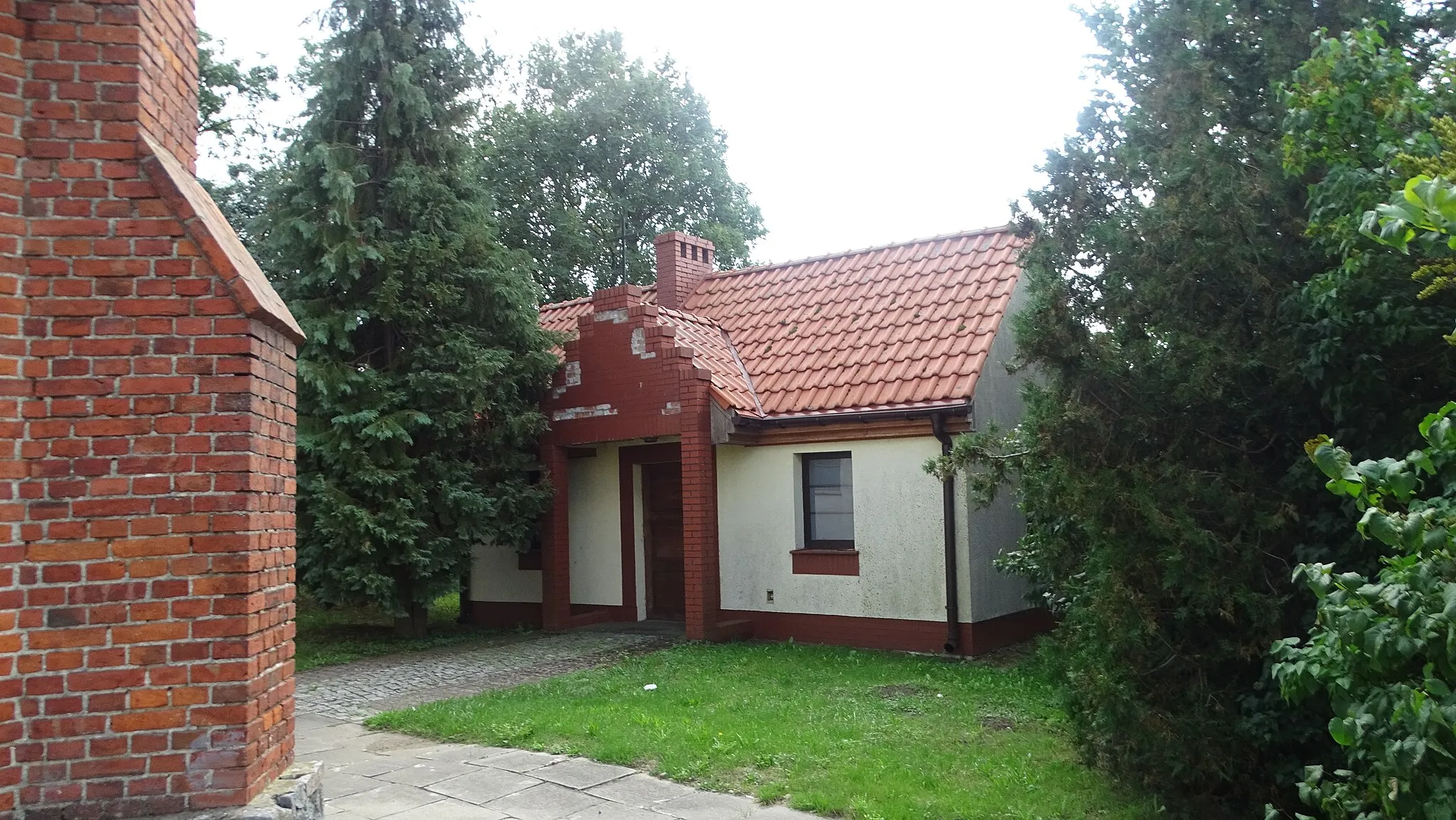 Photo showing: Dom parafialny przy kościele w Strzelczynie