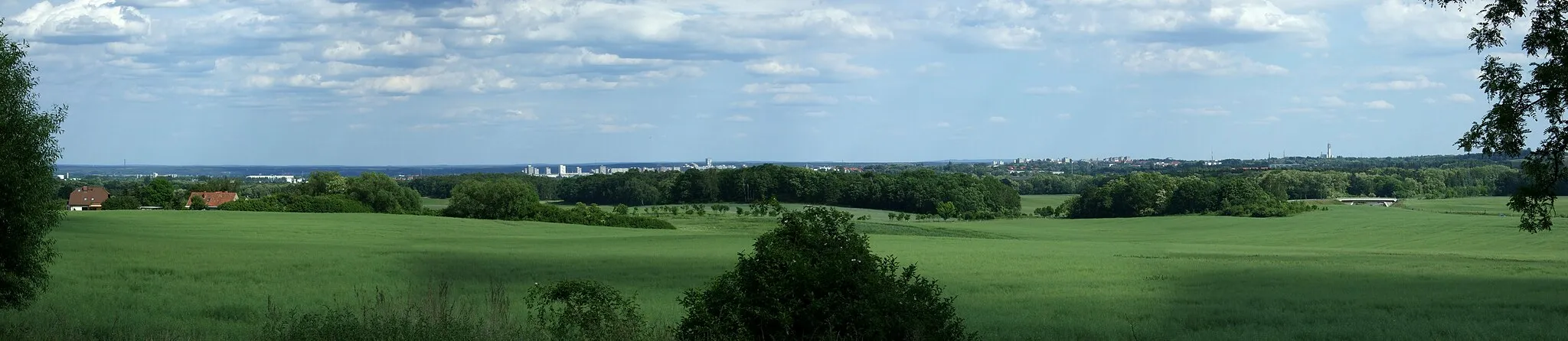 Photo showing: Panoramic view of Frankfurt (Oder) from hill "Großer Kapberg" in Booßen, Germany.