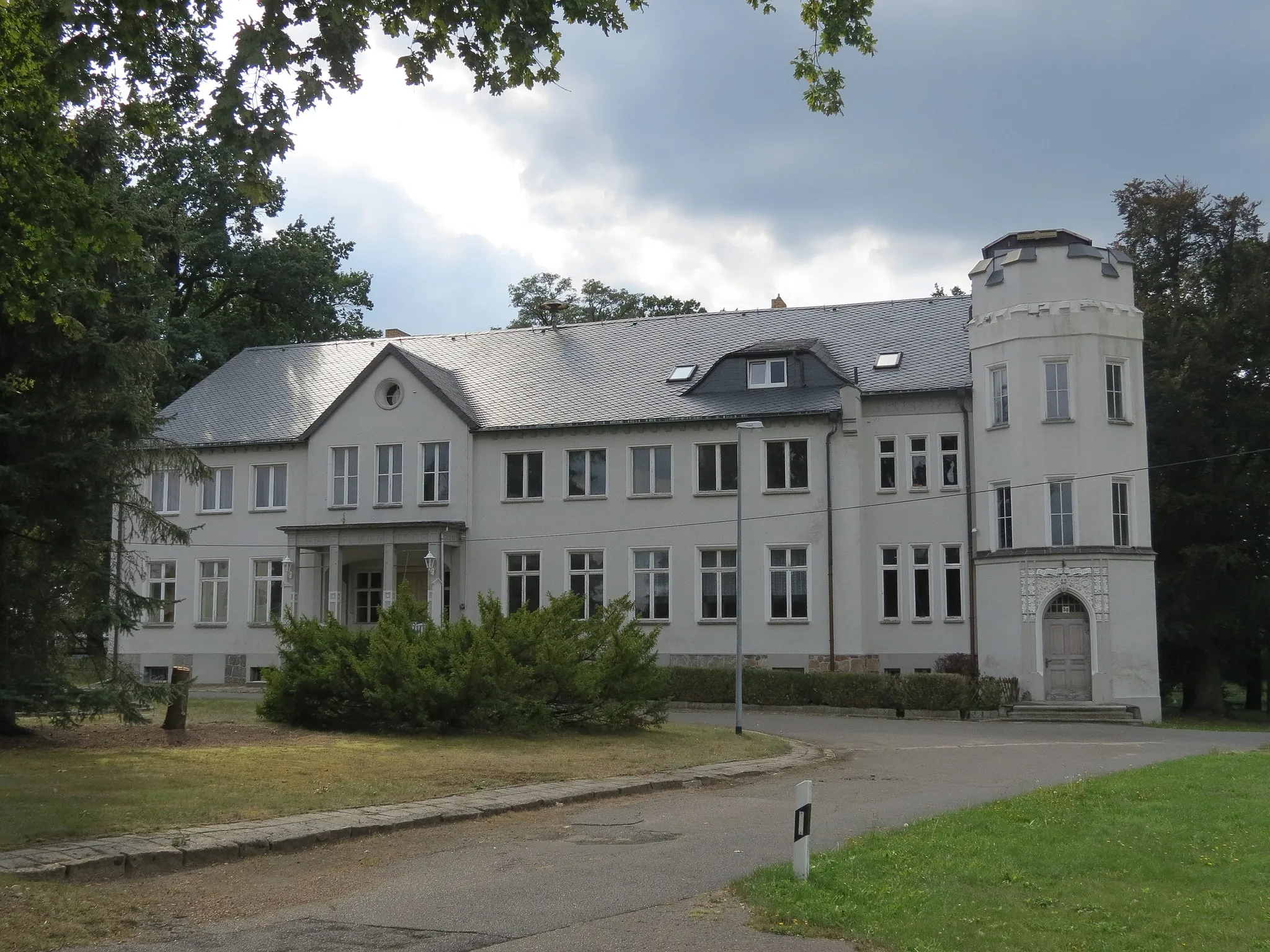 Photo showing: Gutshaus Klein Loitz, Frontseite, Klein Loitz, Gemeinde Felixsee, Landkreis Spree-Neiße, Brandenburg
