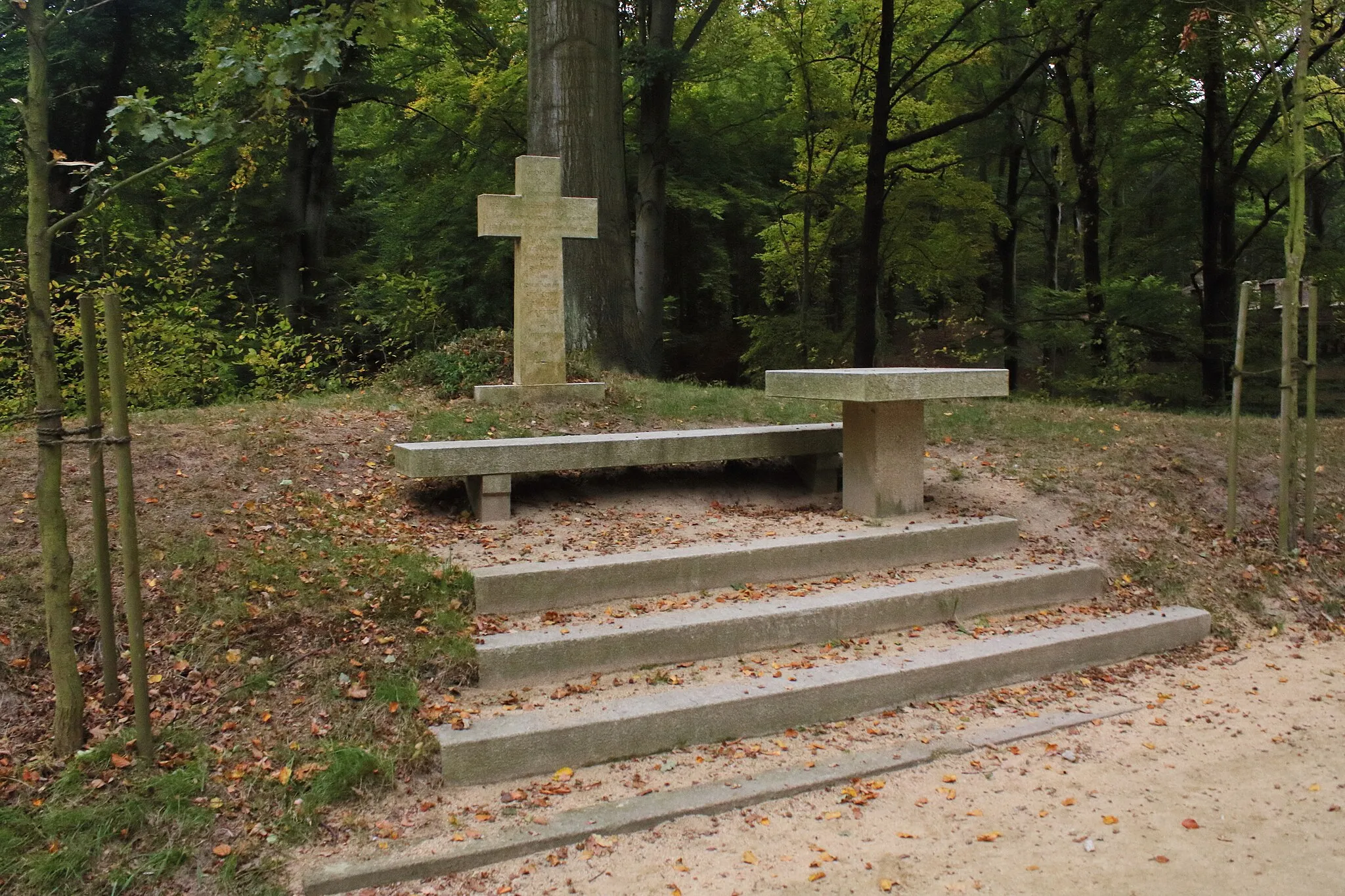 Photo showing: Grave of the unknown, Muskau Park, Łęknica