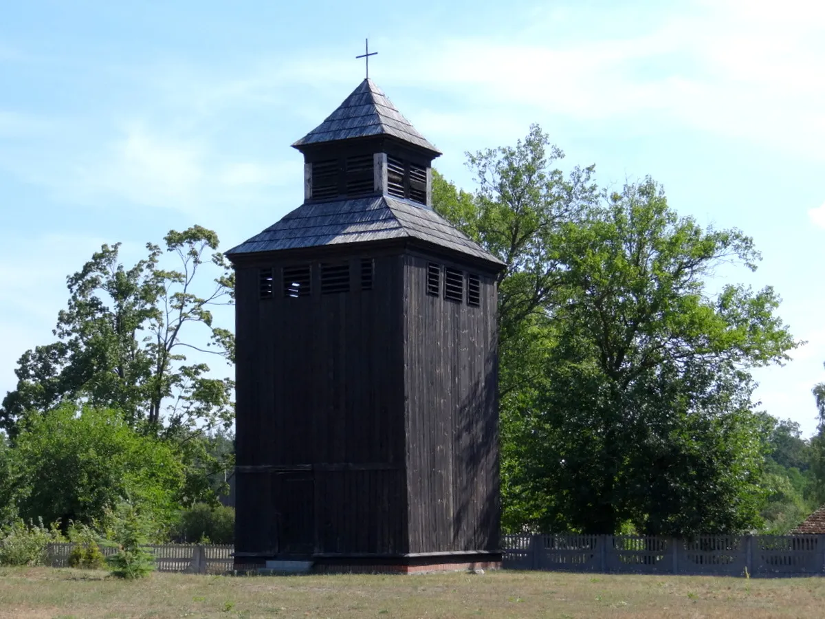 Photo showing: Kołczyn. Kościół św. Stanisława Kostki 1776. Dzwonnica.