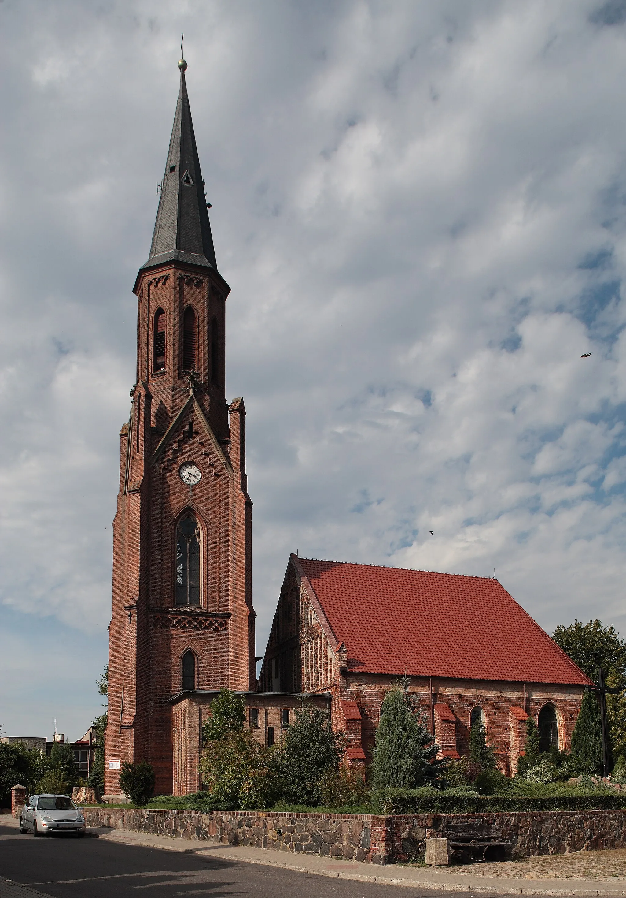 Photo showing: Lubniewice - the church