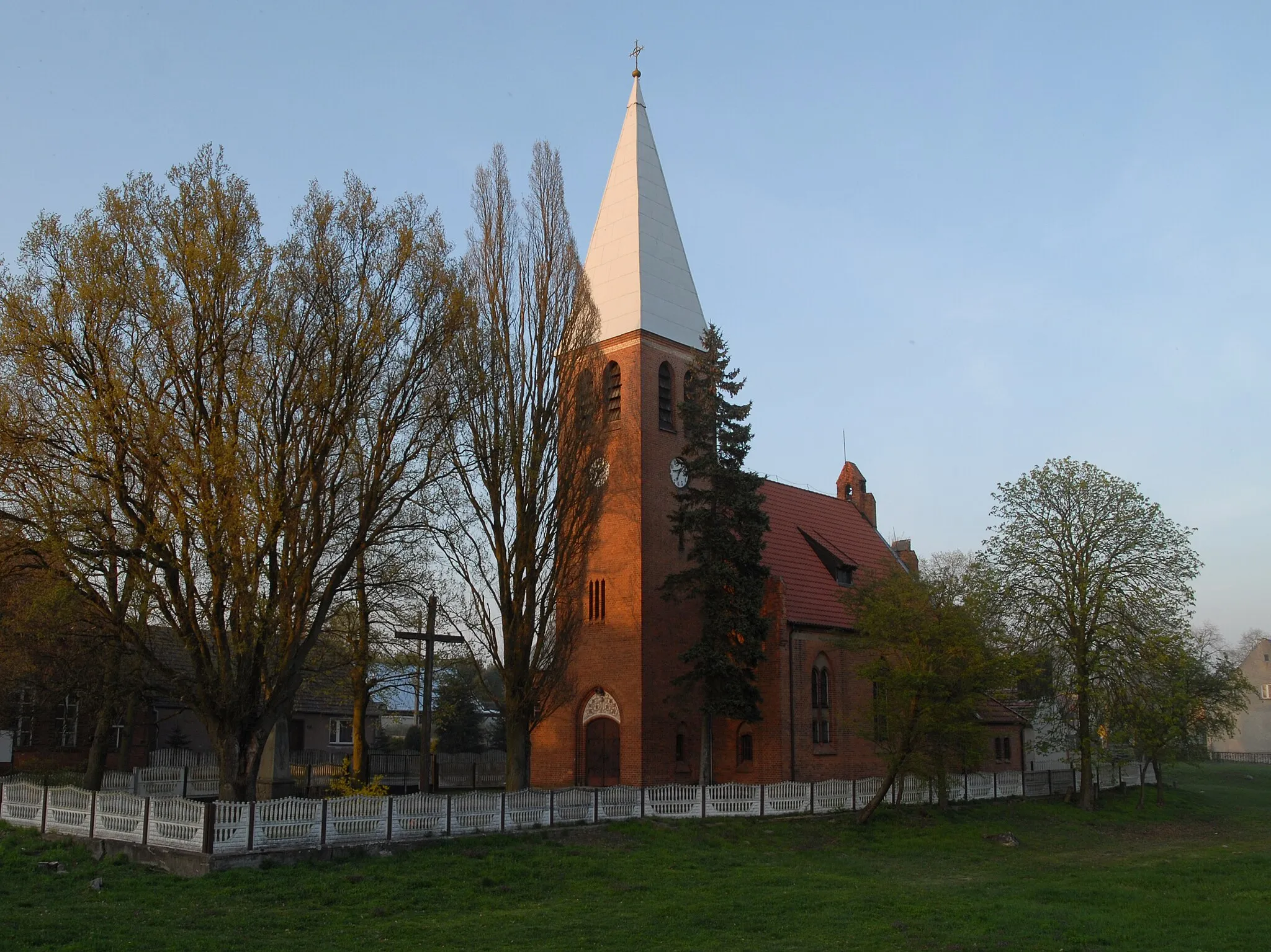 Photo showing: Kościół p.w. św. Ludwika w Namyślinie, gm. Boleszkowice, pow. myśliborski, woj. zachodniopomorskie