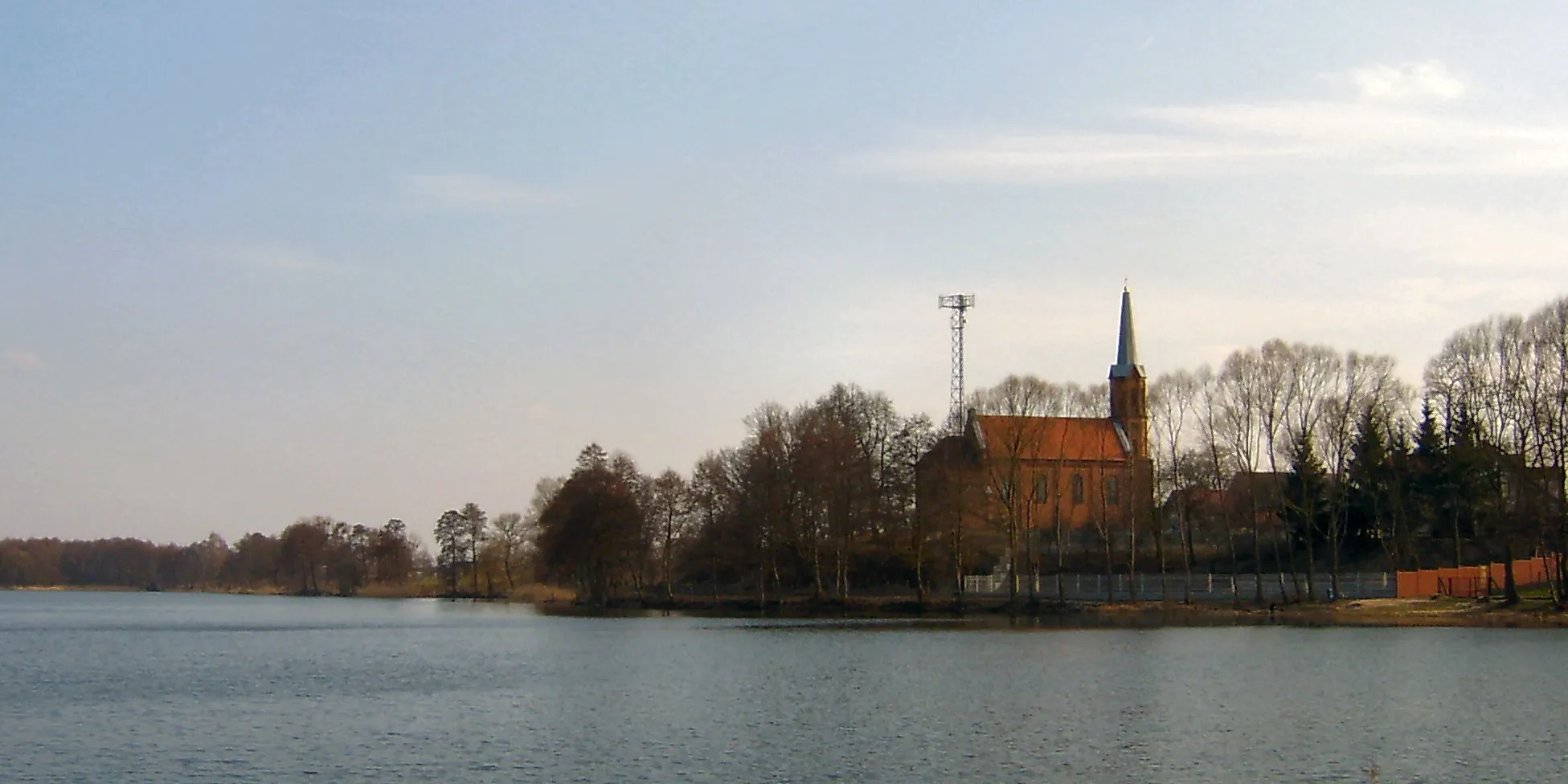 Photo showing: Przytoczna - kościół nad jeziorem Przytoczno