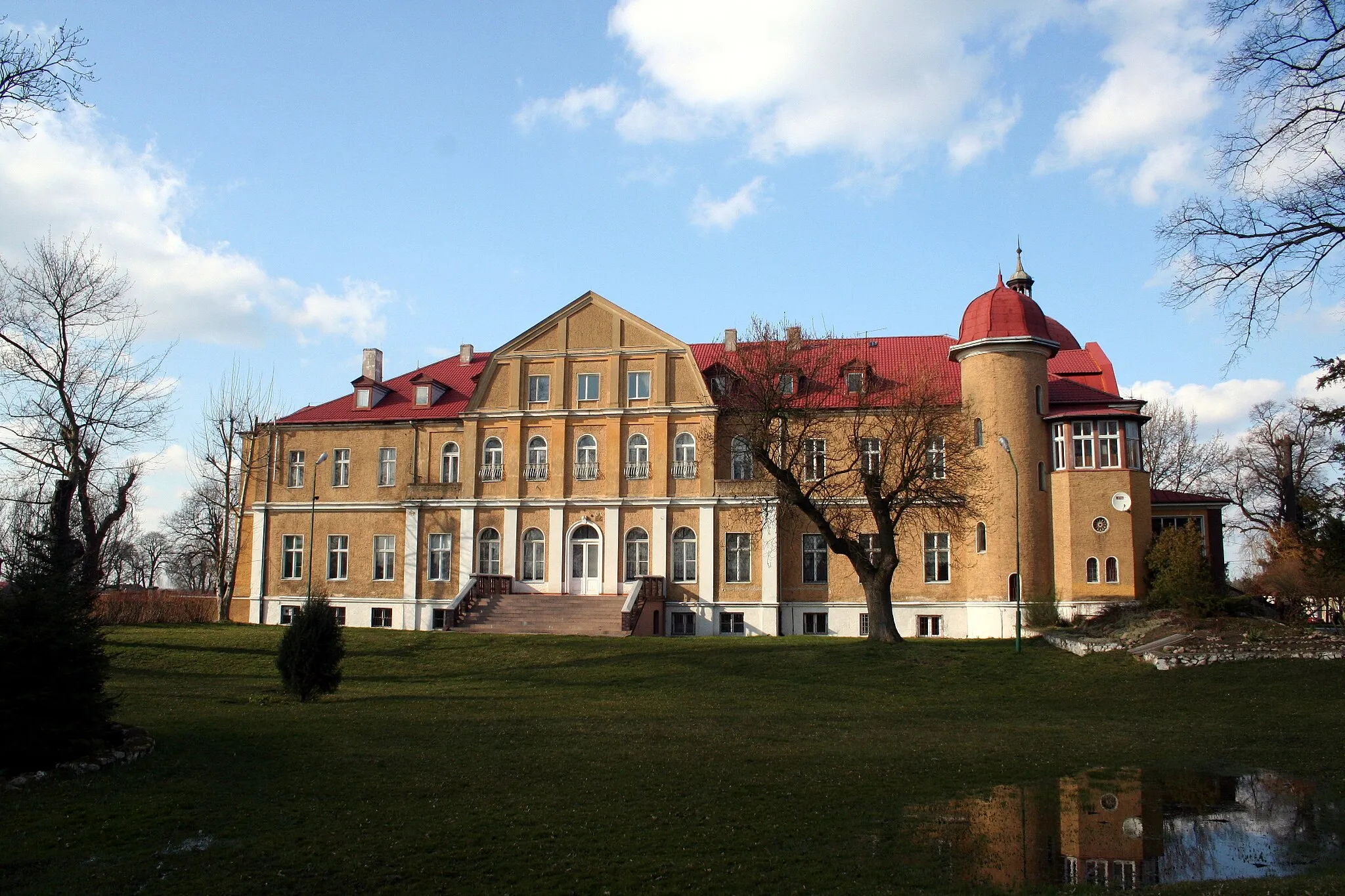 Photo showing: Smolnica palace, south facade