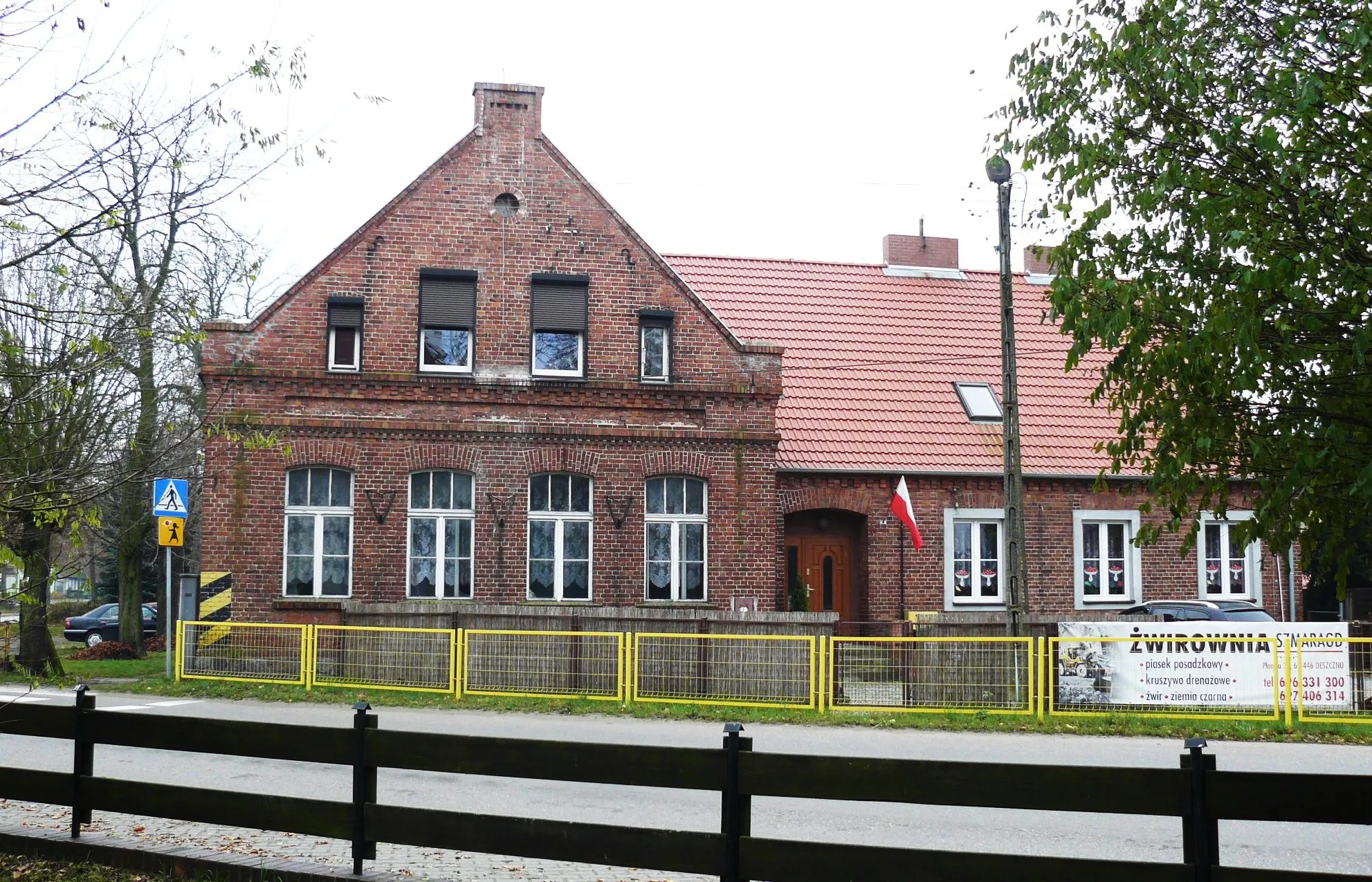 Photo showing: Stara szkoła w Starym Polichnie.