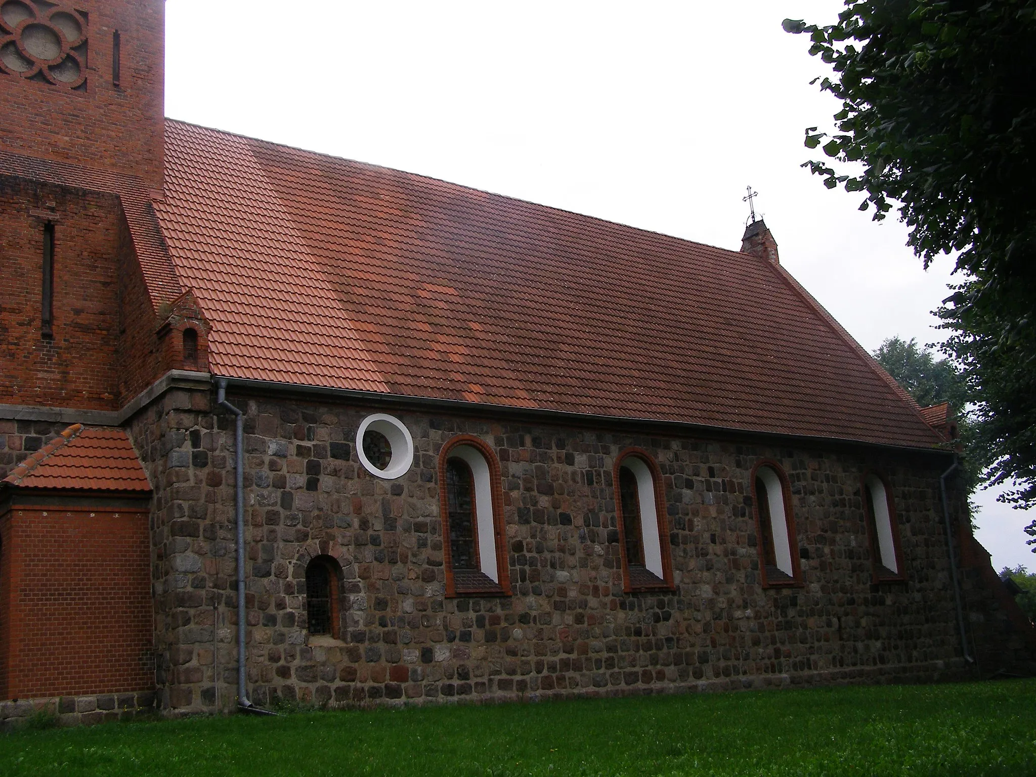 Photo showing: Ogardy, kościół par. p.w. św. Stanisława Kostki, 2 poł. XIII, XIX, 1964