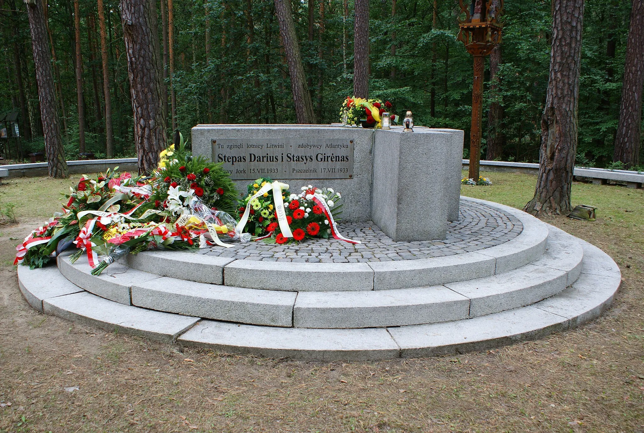 Photo showing: Monument marking the crash site of Lithuanian transatlantic flayers in Pszczelnik, NW Poland