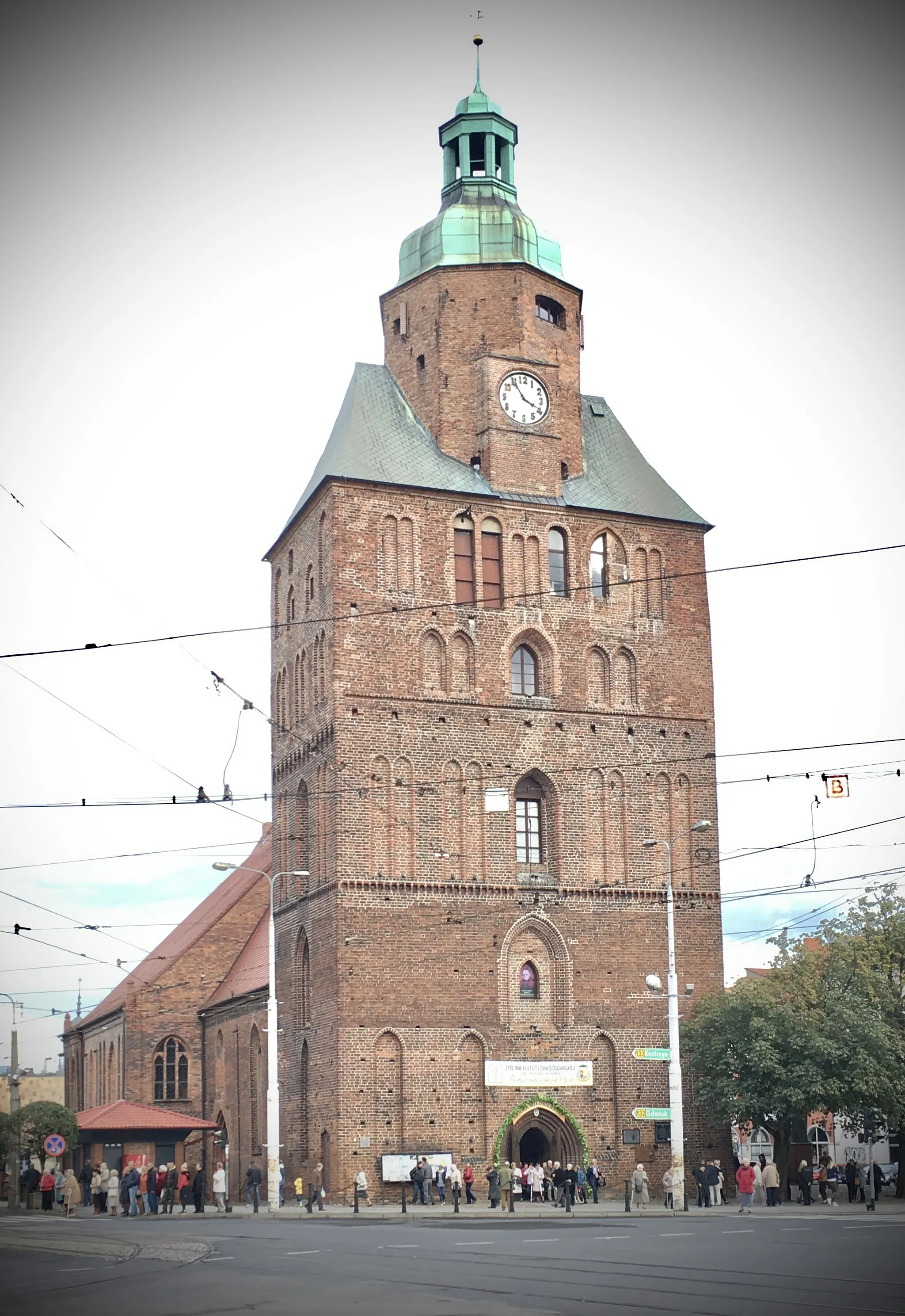 Photo showing: st. Mary's Cathedral as seen from Chrobrego Street