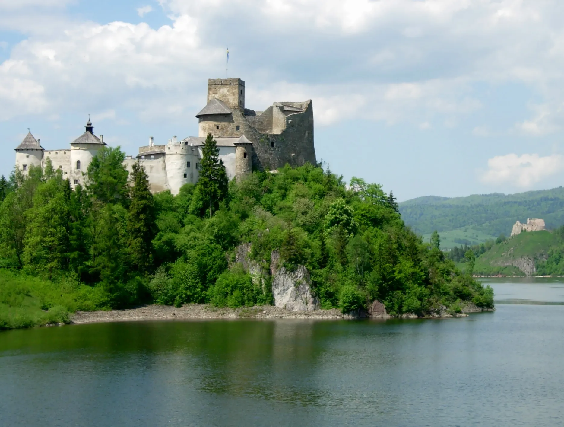 Photo showing: Castles in Niedzica and Czorsztyn