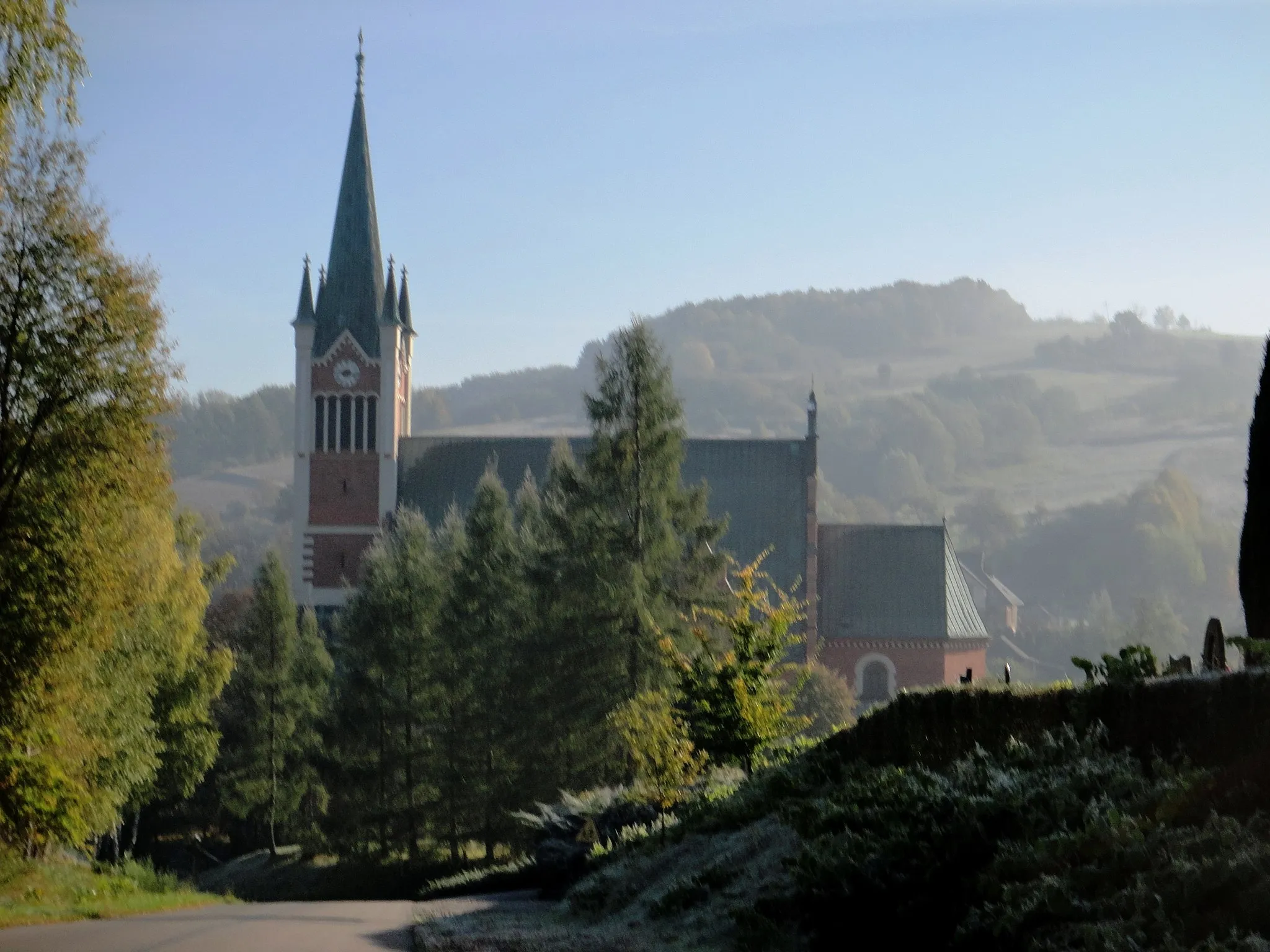 Photo showing: Porąbka Uszewska - kościół parafialny p.w. św. Andrzeja Apostoła