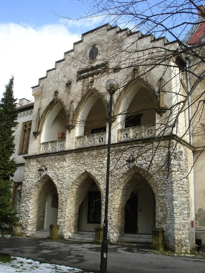 Photo showing: The Gothic revival detailing on the Frankiewicz Palace in Młoszowa, Poland