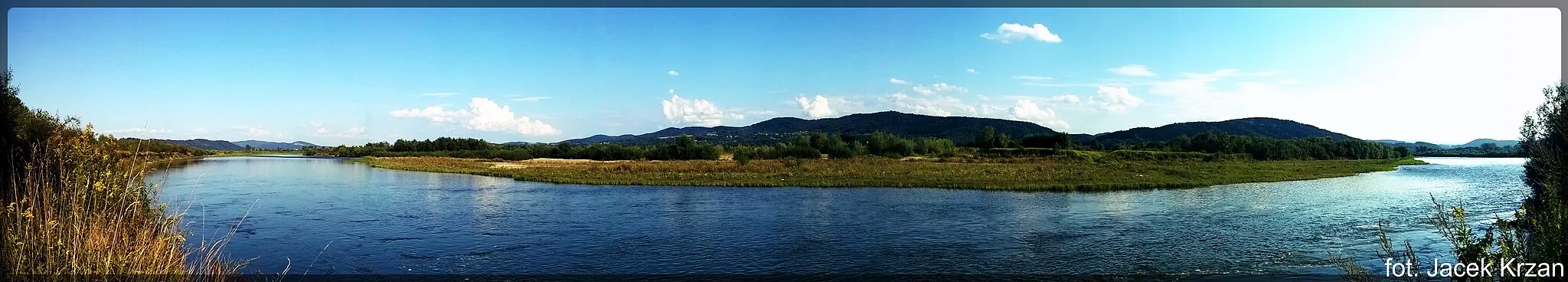 Photo showing: Panorama Dunajca z miejscowości Biskupice Melsztyńskie