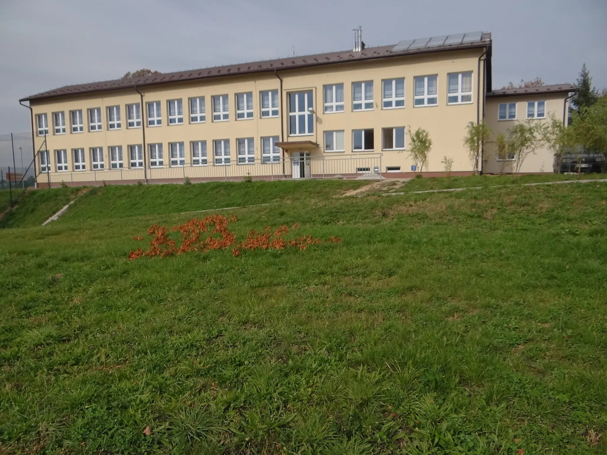 Photo showing: Zespół szkół w Sobolowie