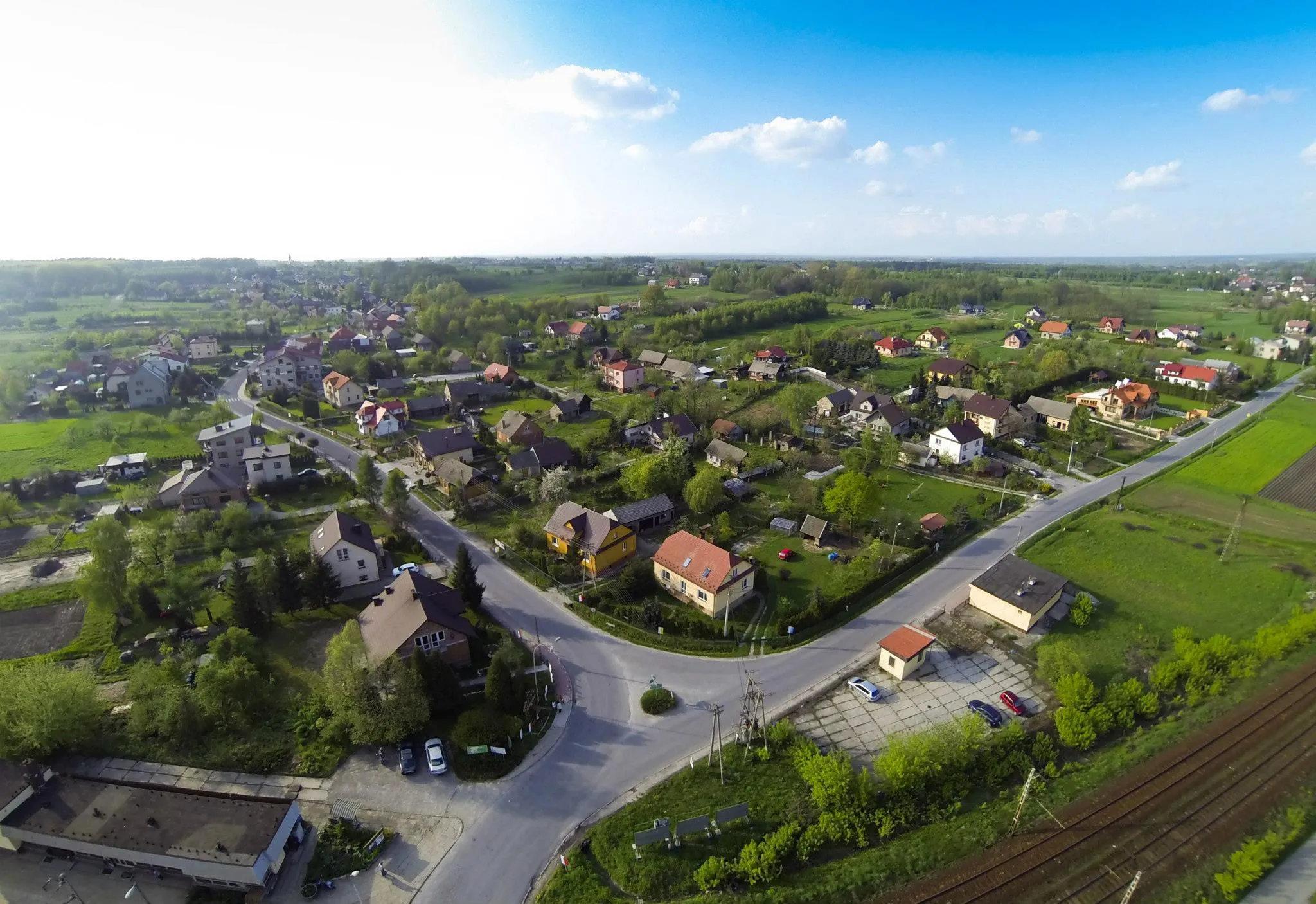 Photo showing: Miejscowość Sterkowiec, gmina Brzesko, Małopolska, widok na centrum wsi, zdjęcie wykonane z quadrokoptera